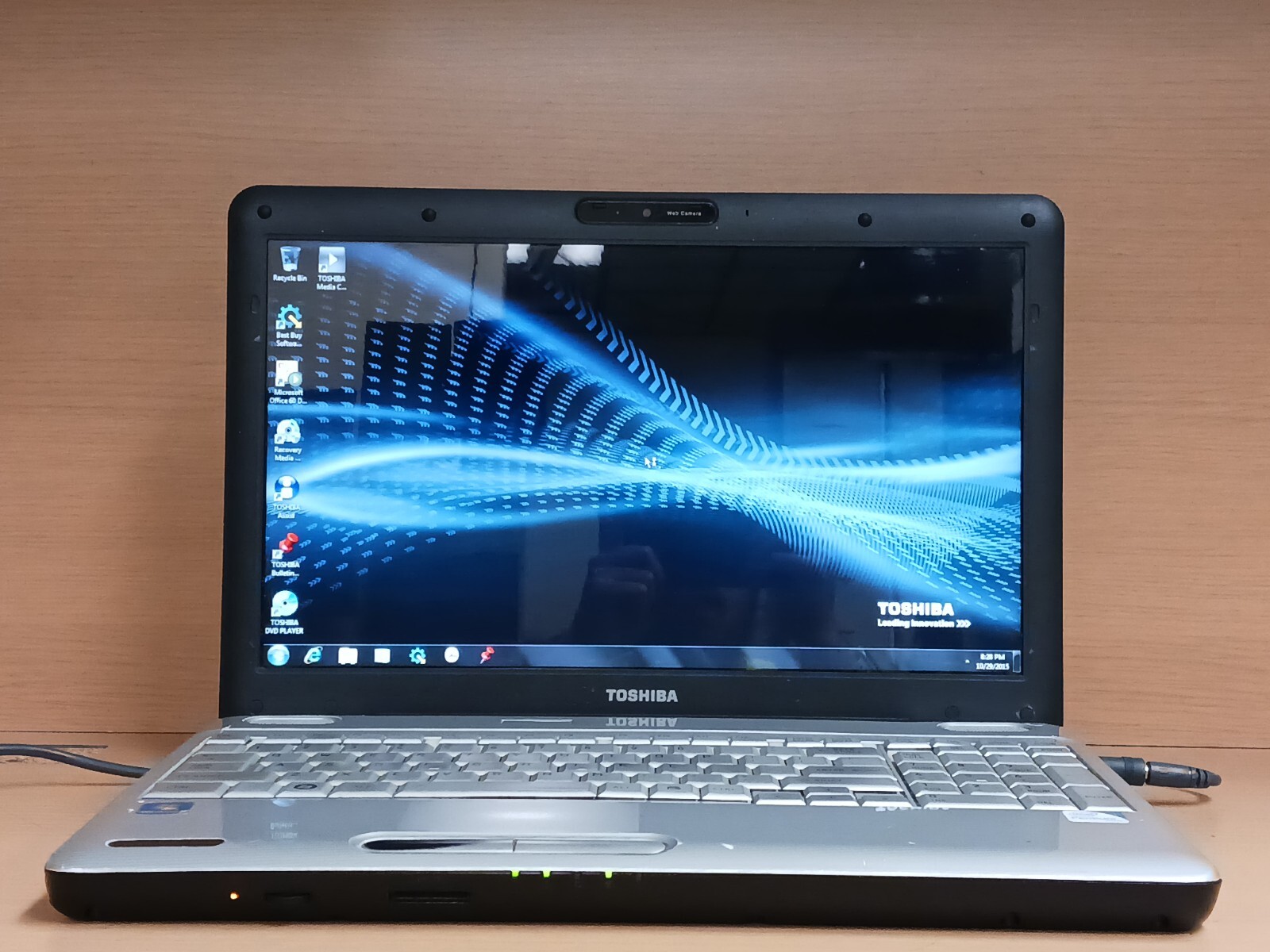Toshiba Satellite L505-ES5018 Laptop Intel CPU 300 GB HD 8 GB RAM Win 7 FPONW