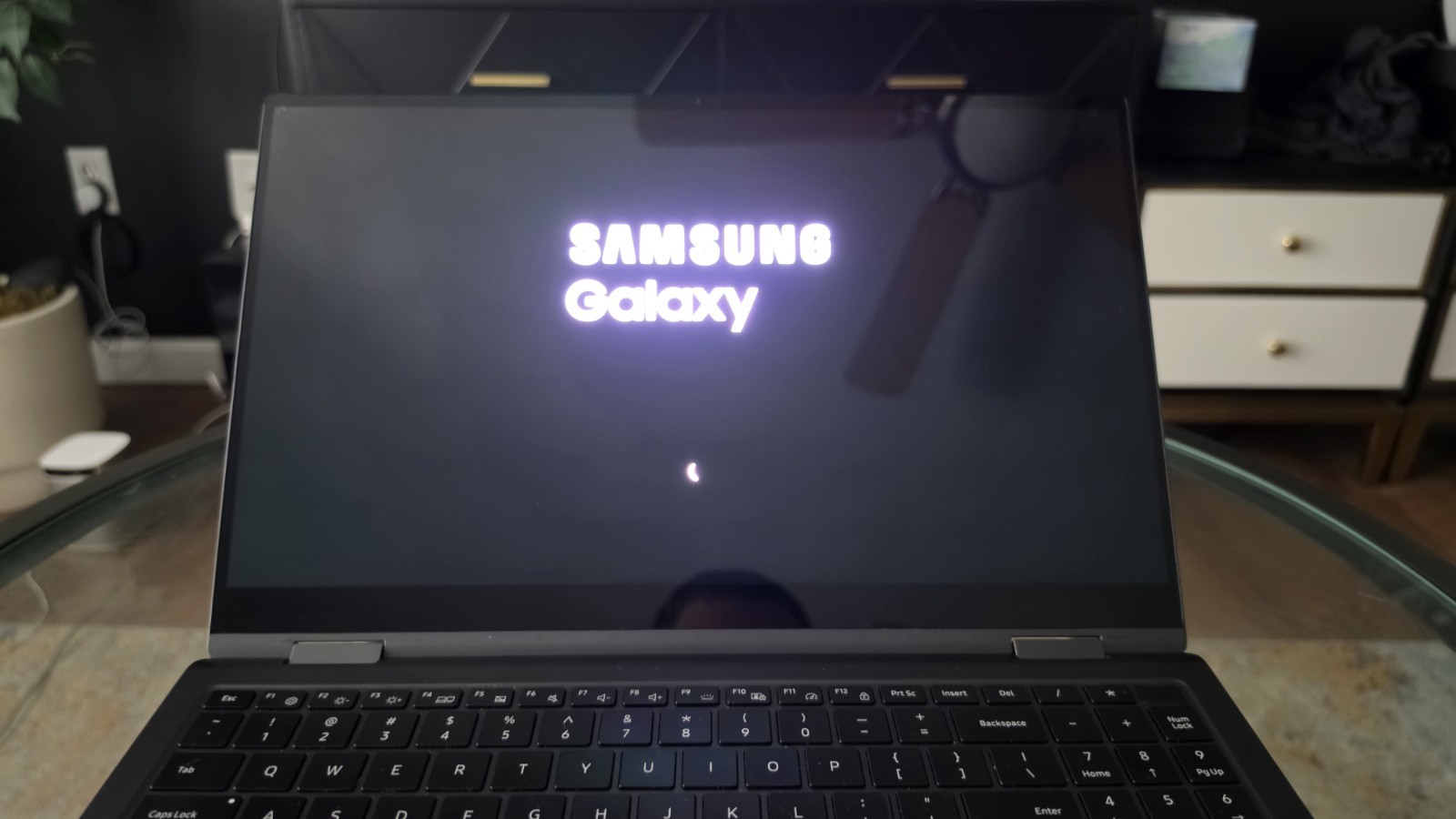 Samsung Galaxy Book2 Pro 360 15.6″ FHD Touch i7-1260P 16GB 1TB W11H 2in1 – READ