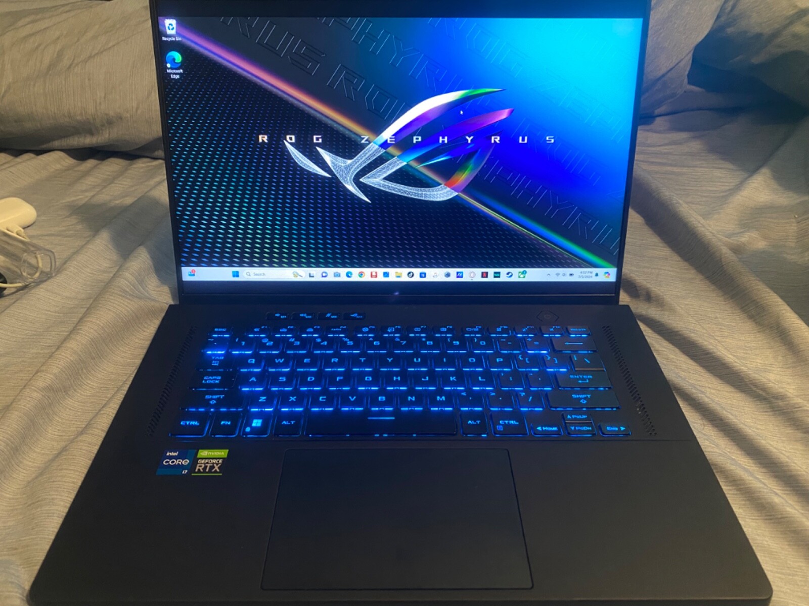 ASUS ROG Zephyrus 16″ (1TB, Intel Core i9 11th Gen., 4.90 GHz, 16GB) Gaming…