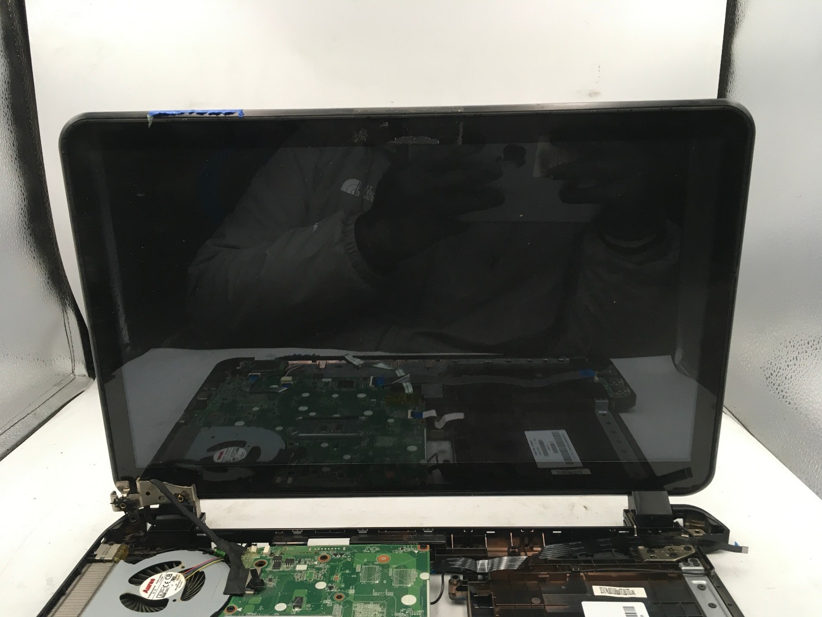 HP 15 D069WM – FOR PARTS/DAMAGED – INTEL i3-3110M – NO RAM – NO BATTERY -READ-BB