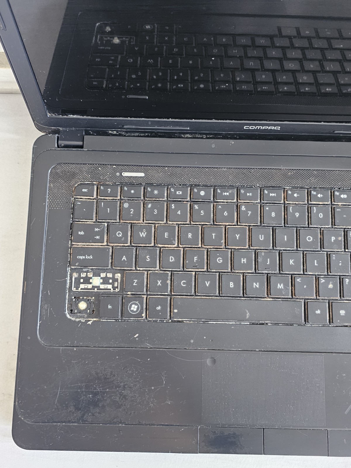 Compaq Pressario CQ57 Laptop – AMD C-50 – 3GB RAM – NO BATTERY – Win 10 – Read