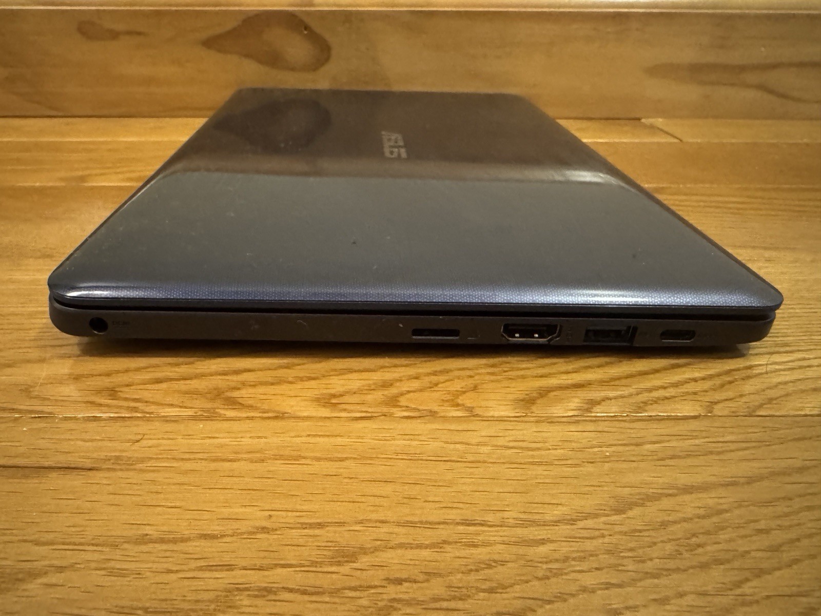 Asus Notebook E203M 2GB, 32GB, Celeron, Windows 10 S Bad Battery W Charger