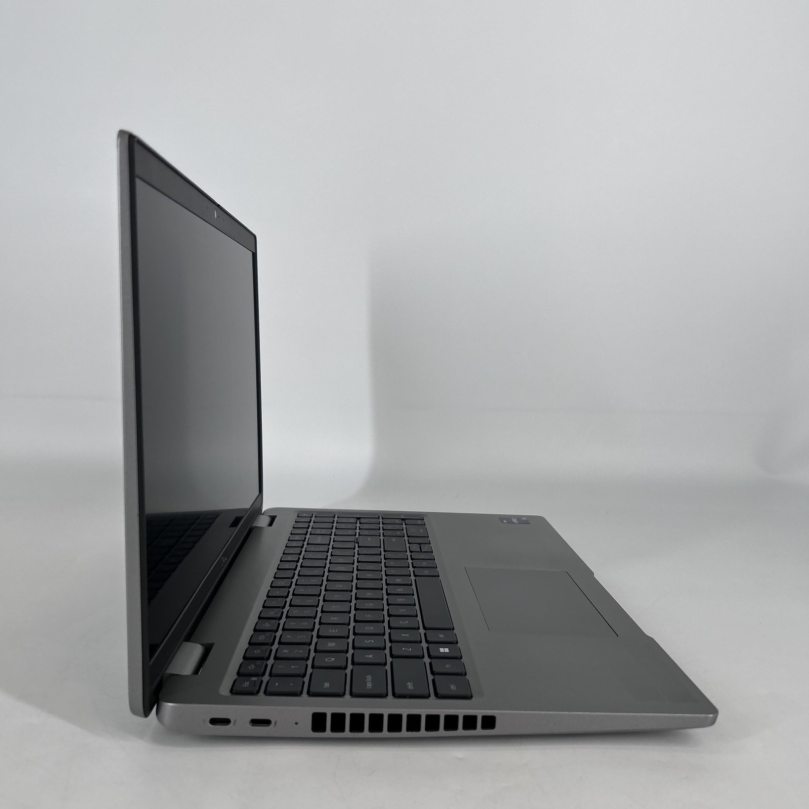 Dell Latitude 5540 15.6 FHD 1.9GHz i7-1370P 16GB 512GB SSD Very Good WHITE SPOTS