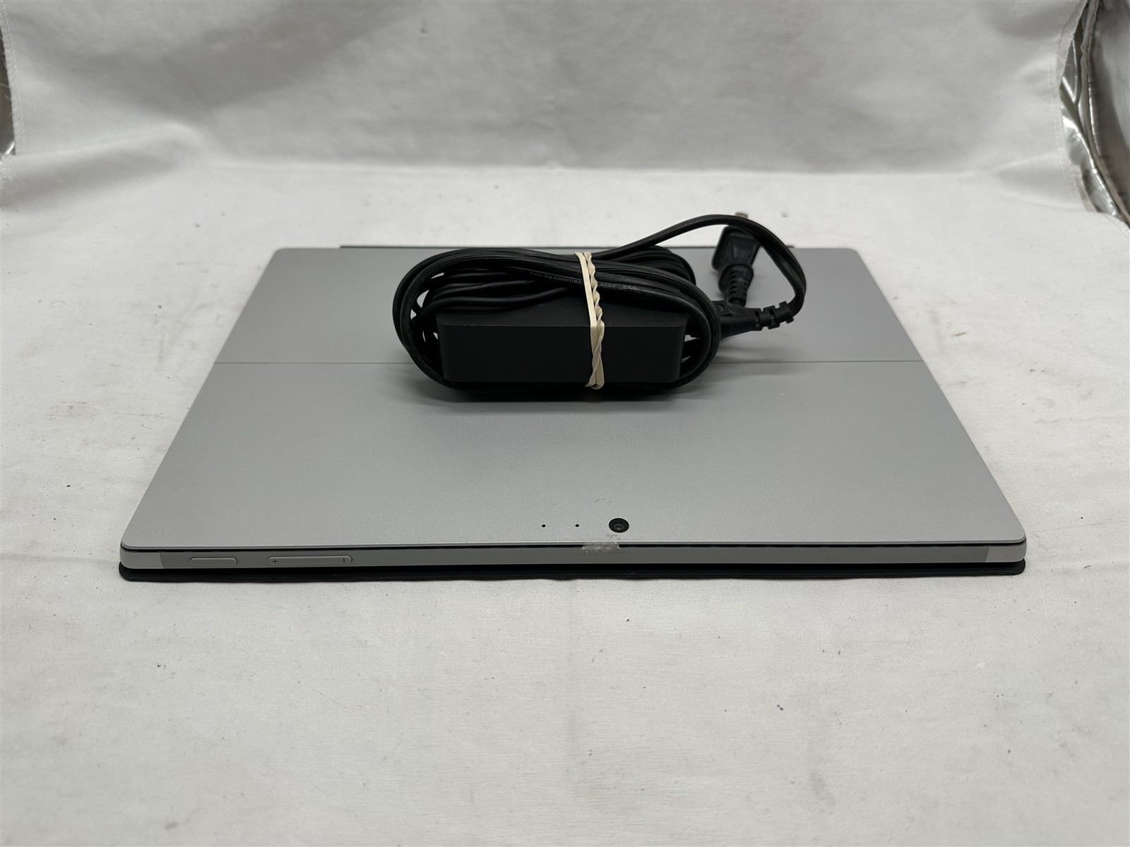 Microsoft Surface Pro 6 14″ Laptop Intel i5-8350U 8GB RAM 256GB NVMe Win 11