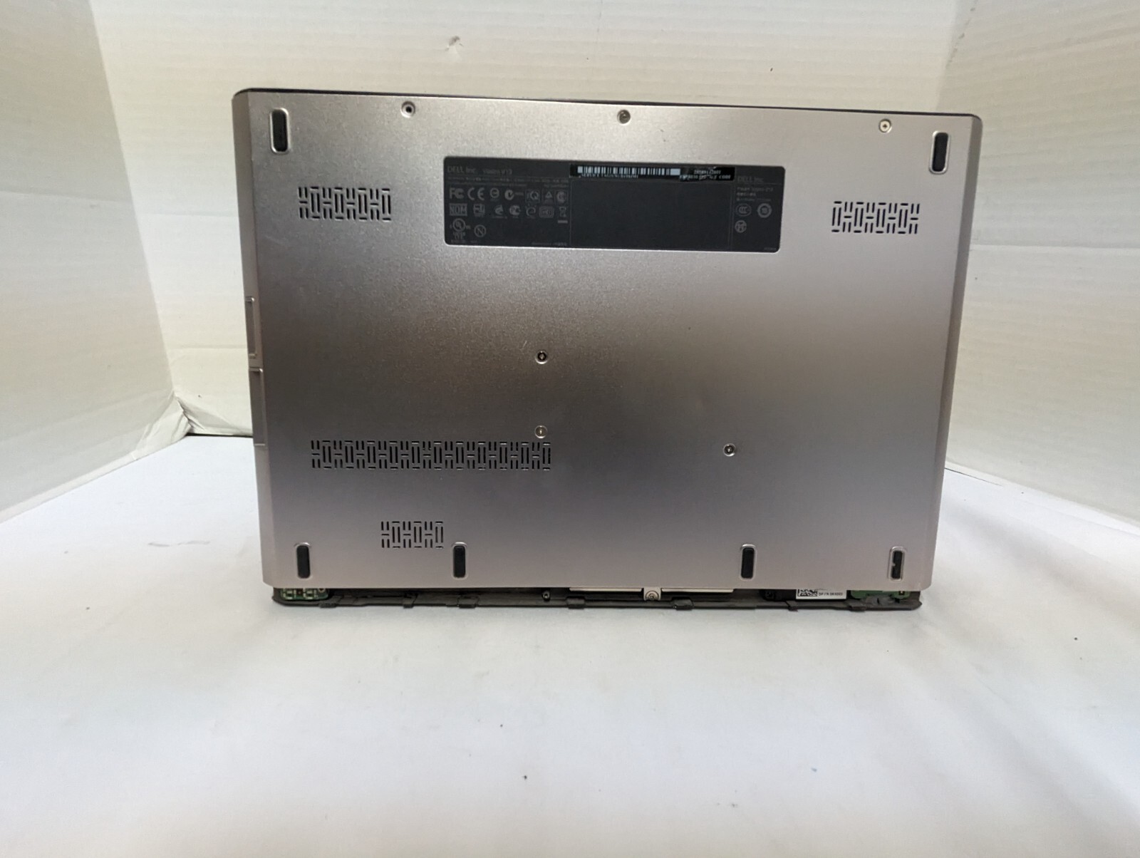 Dell Vostro V13 13″ laptop intel core 2 Solo U3500 1.40GHZ 2gb ram no hdd