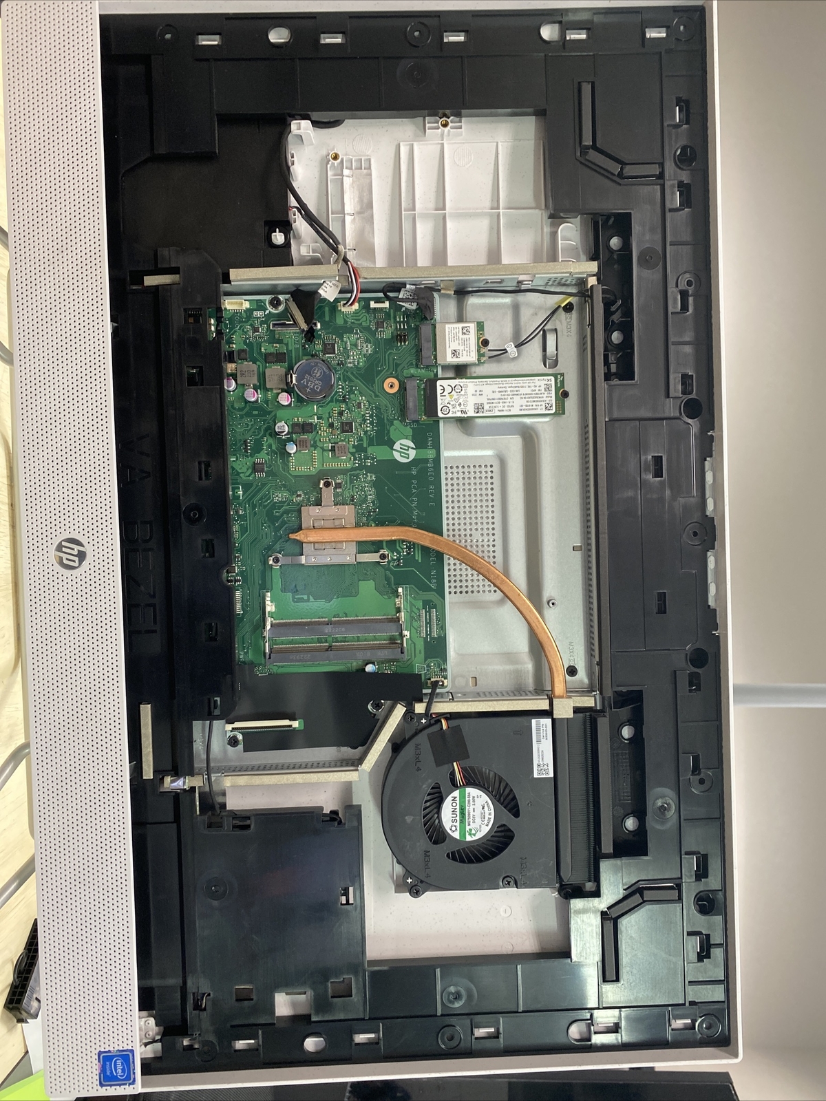 HP 23.8” (265GB, Intel Celeron J4025,2GHz,8gb) All-in-one FOR PARTS ONLY