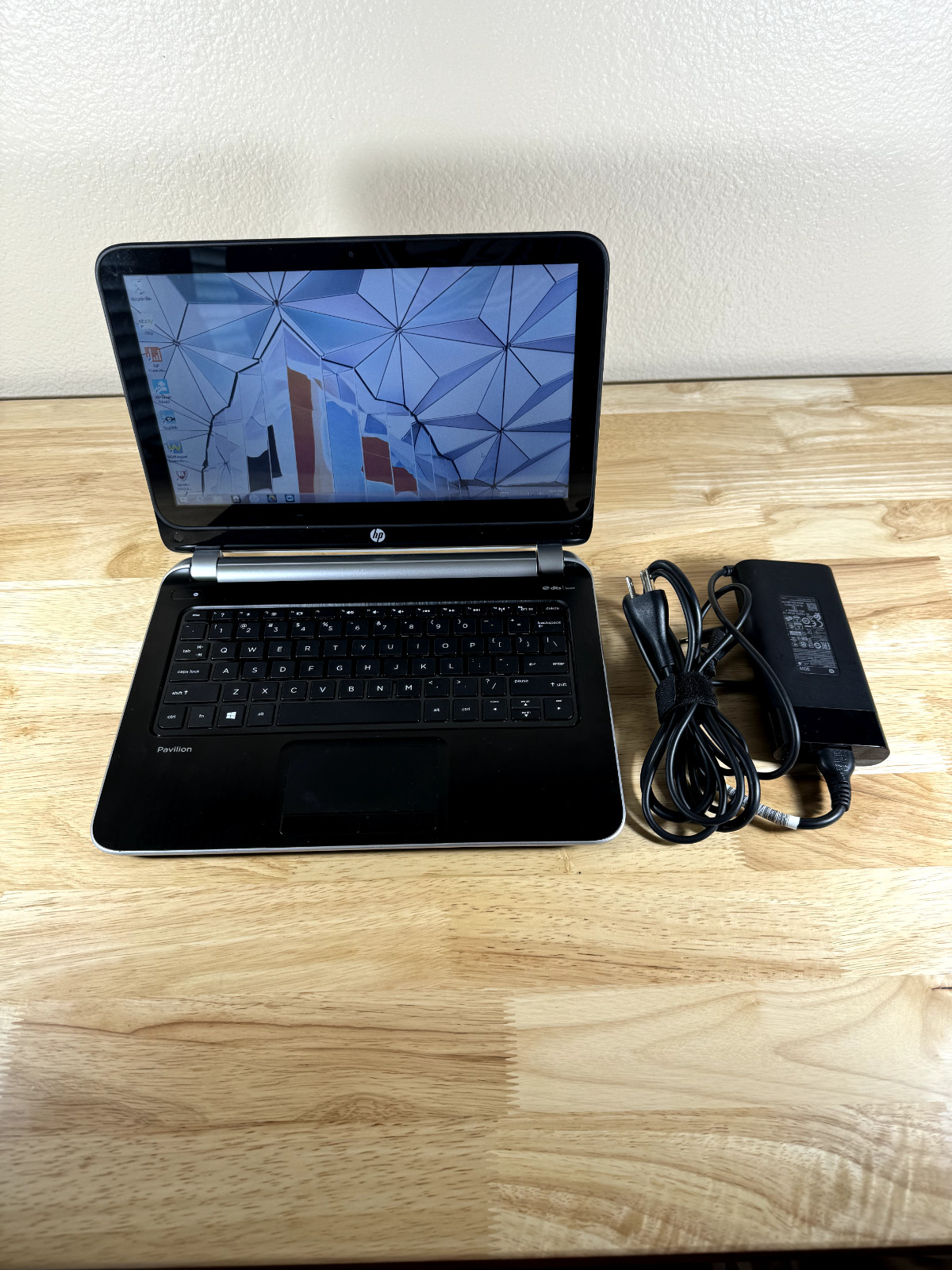 HP Pavilion TS11 AMD A4-1250 APU W/ Radeon HD 4GB RAM/ 11.5″ Touchscreen