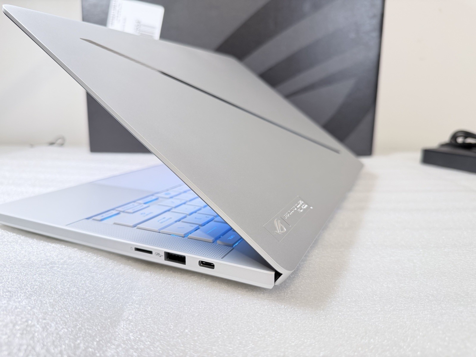 ASUS ROG Zephyrus G14 14″ 3K OLED 120Hz Ryzen 9 270 16GB RTX 5060 1TB SSD