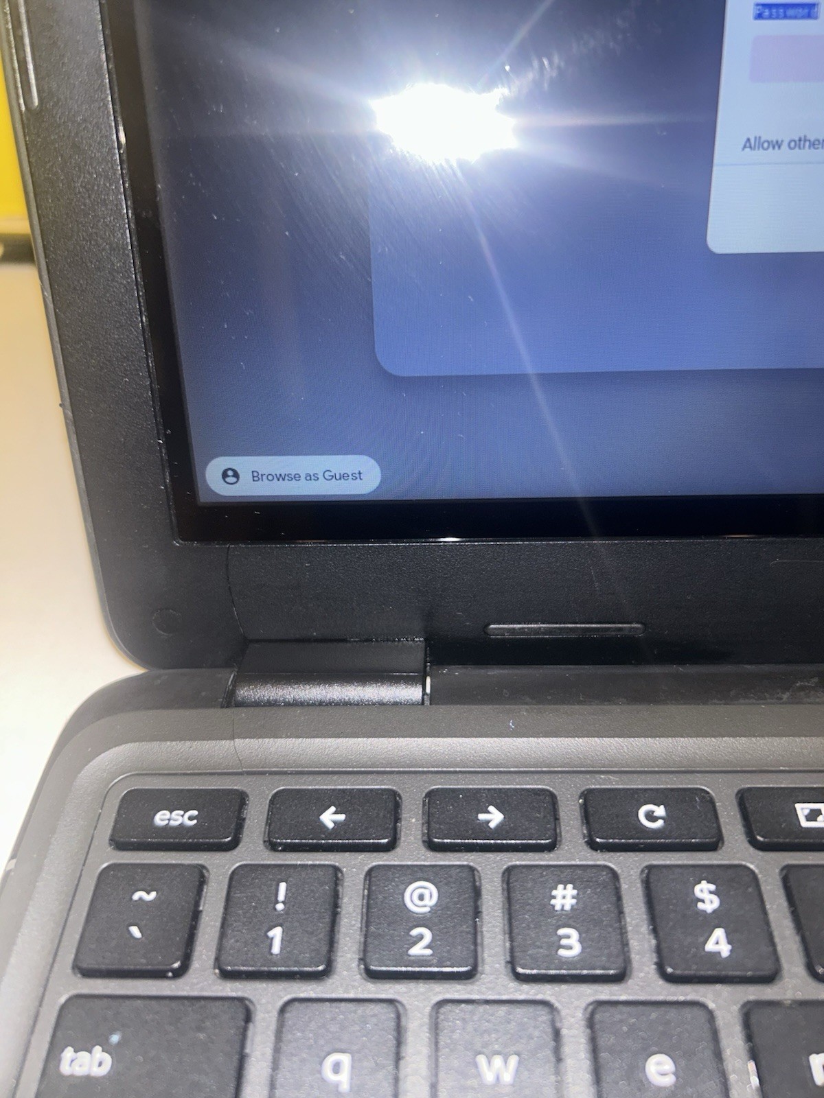 Dell Chromebook ,Celeron, 4GB RAM, 32GB, ChromeOS) touch Beezel detail