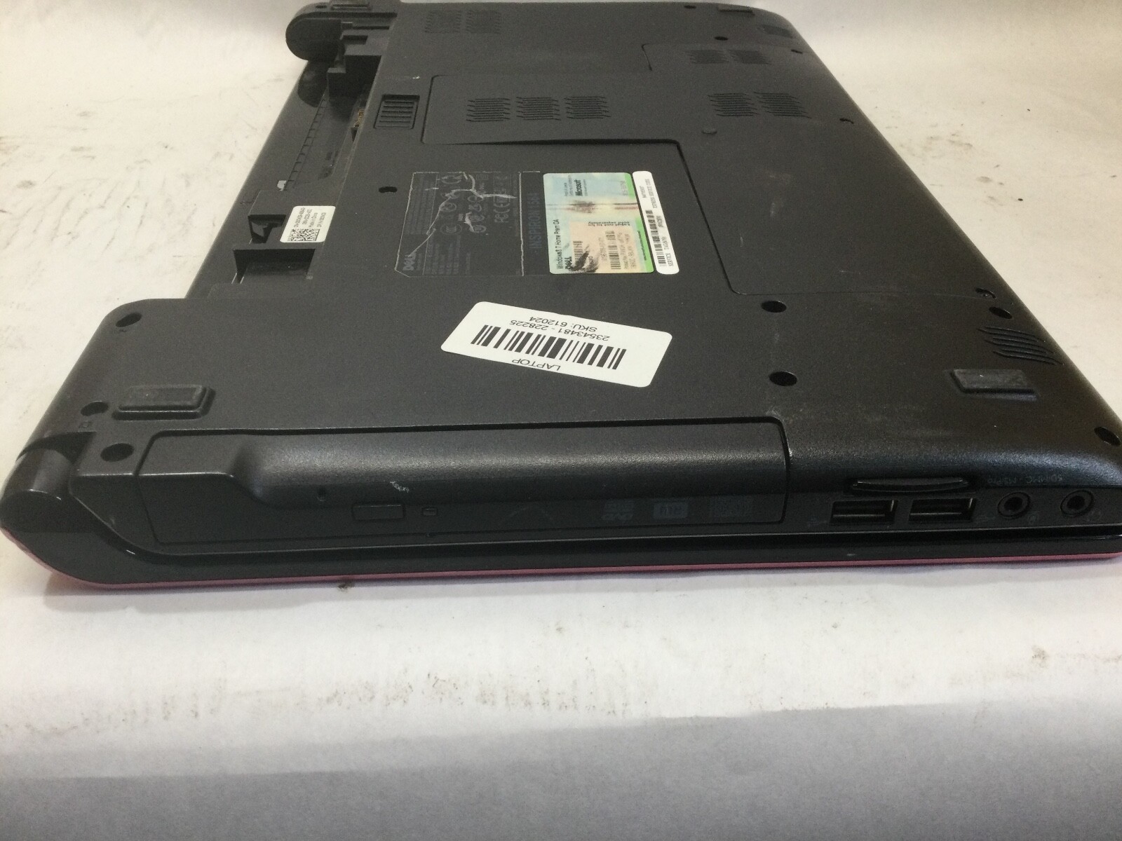 DELL INSPIRON 1564 – INTEL I3 – 4GB RAM – BROKEN SCREEN – FOR PARTS – READ = BB!
