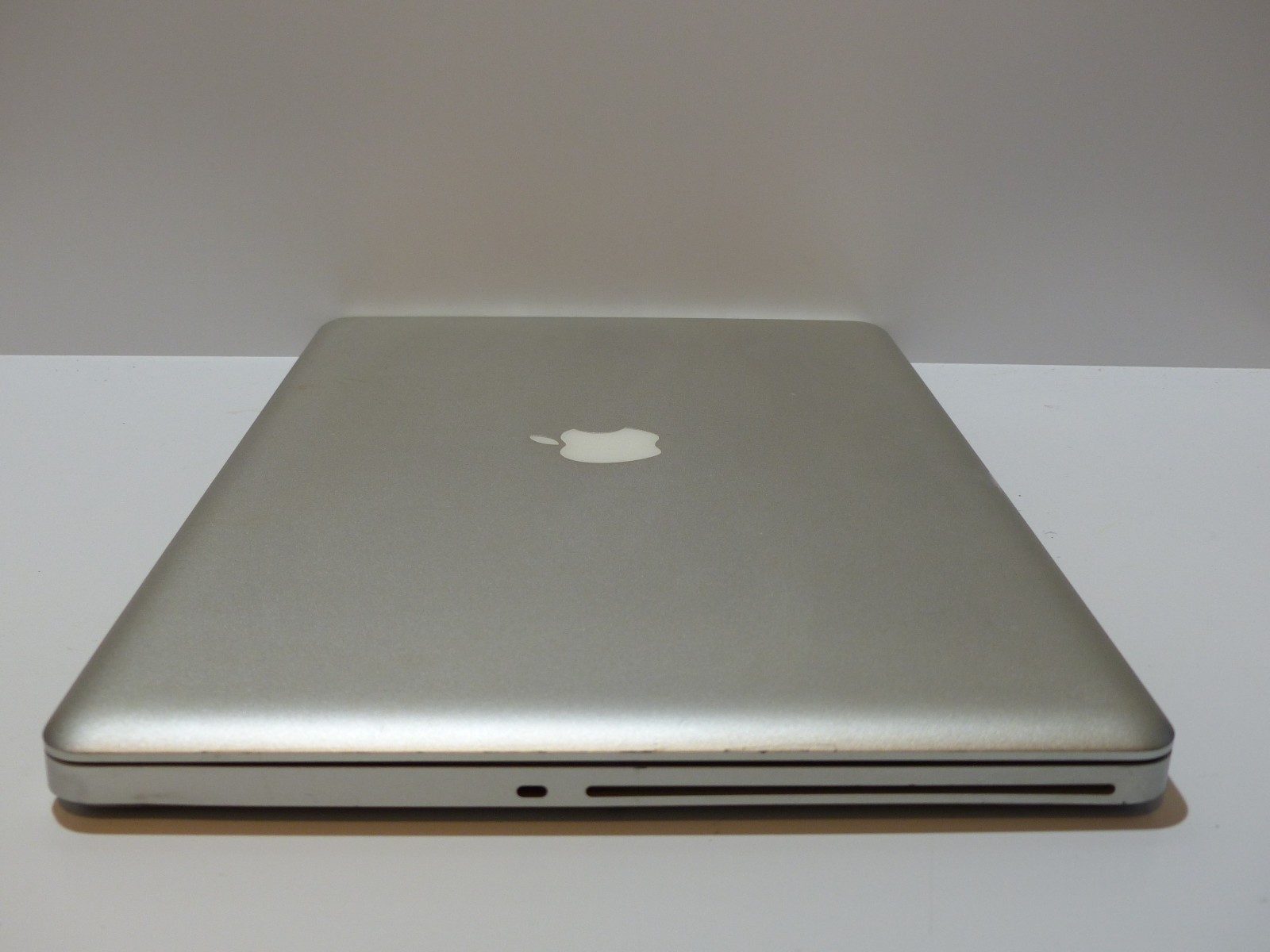 Genuine Apple MacBook Pro 17″ A1297 Mid 2010 i7-620M 2.66GHz 2GB Ram No Power