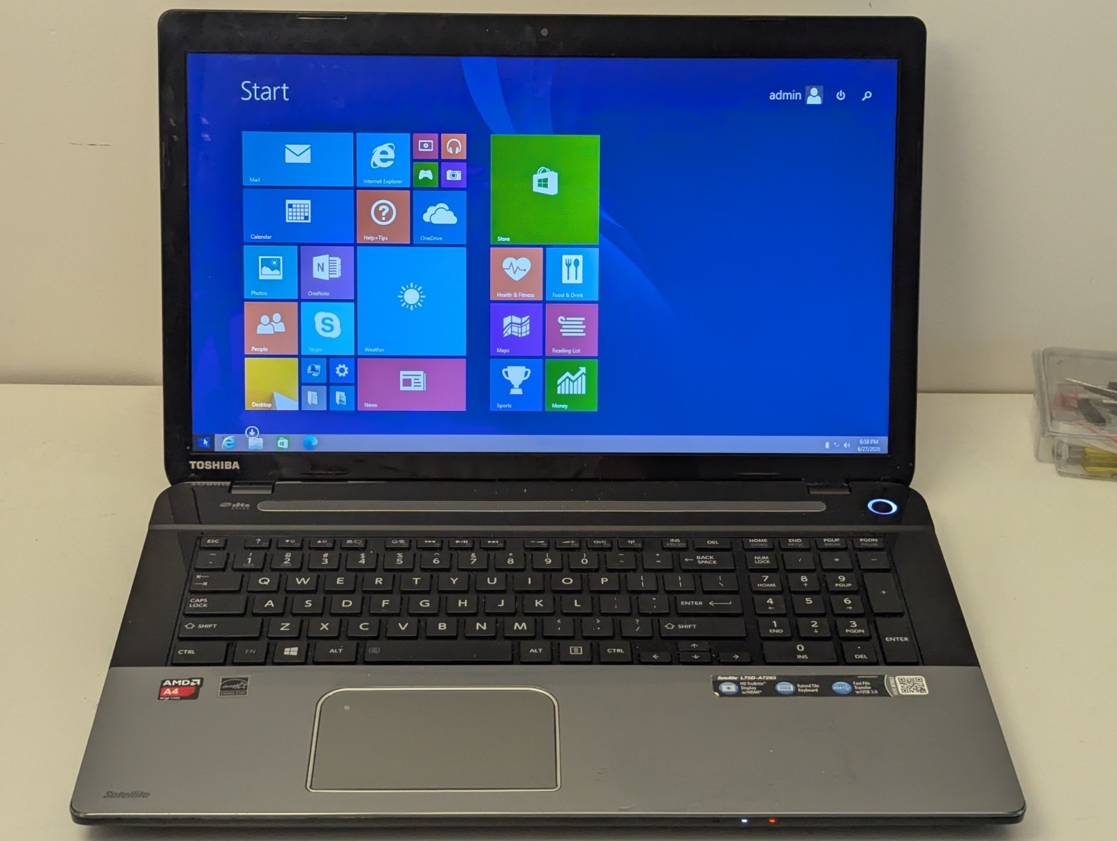 Toshiba L75D-A7283 17.3″ Laptop w/ AMD-A4 5000, 6GB RAM, 750GB HD, Win 8.1