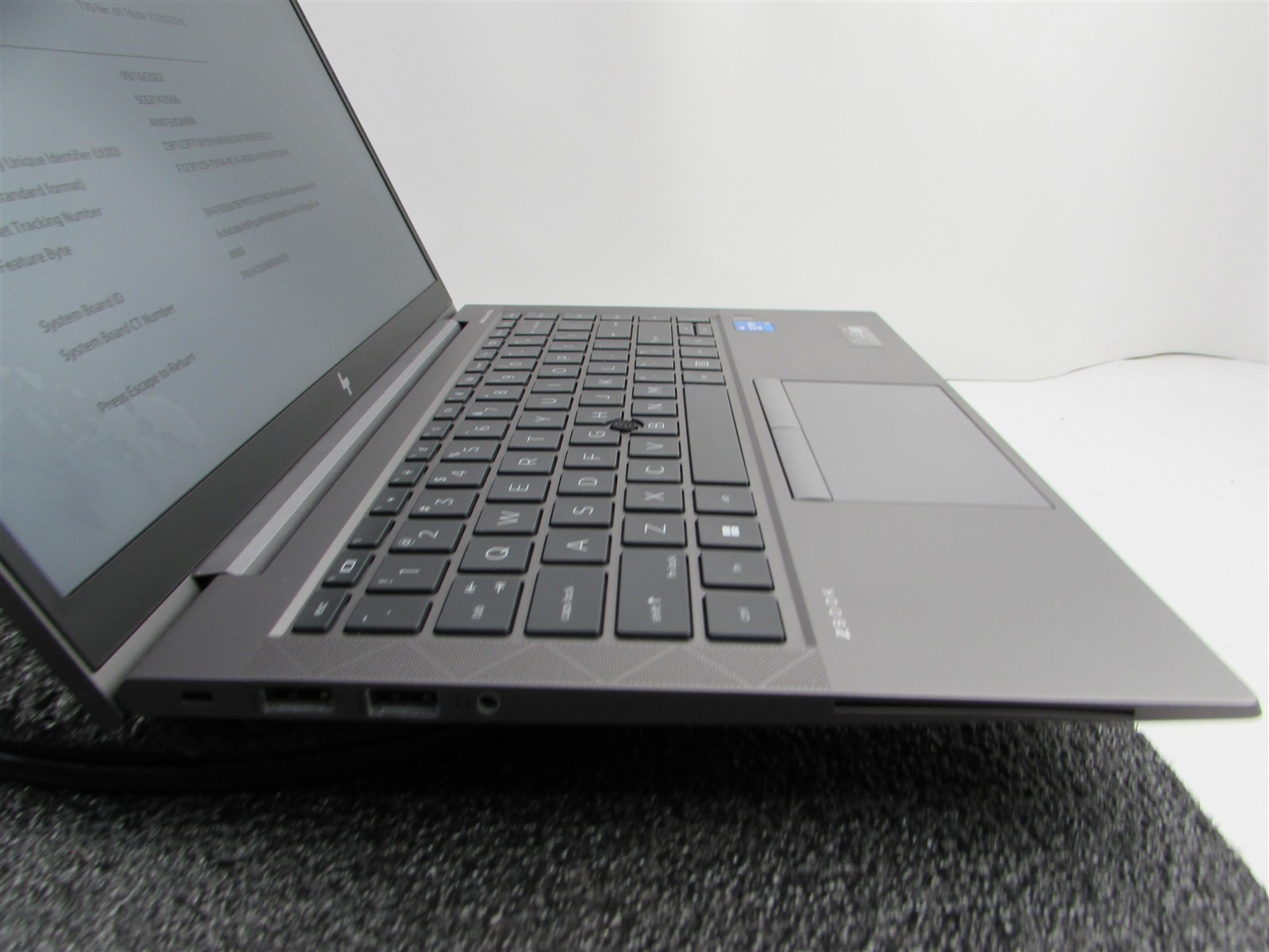 HP ZBOOK FIREFLY 14 (G8) 1920X1080 FHD I5-1145G7 512GB SSD 16GB RAM NO O.S