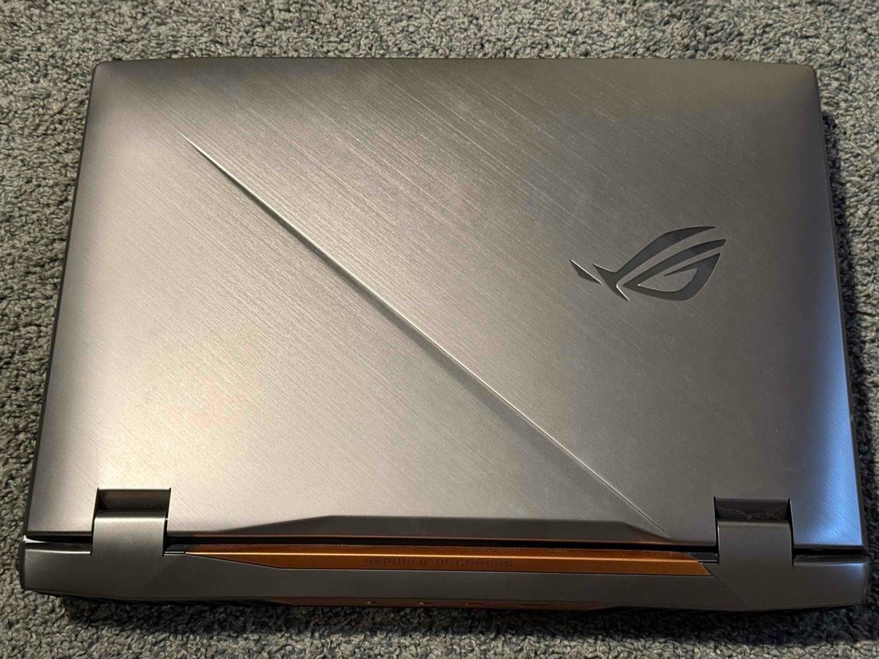 —ASUS ROG G703GI i9-8950HK 2.9ghz 32GB RAM GTX 1080 8GB VRAM 512GB SSD 2TB HDD