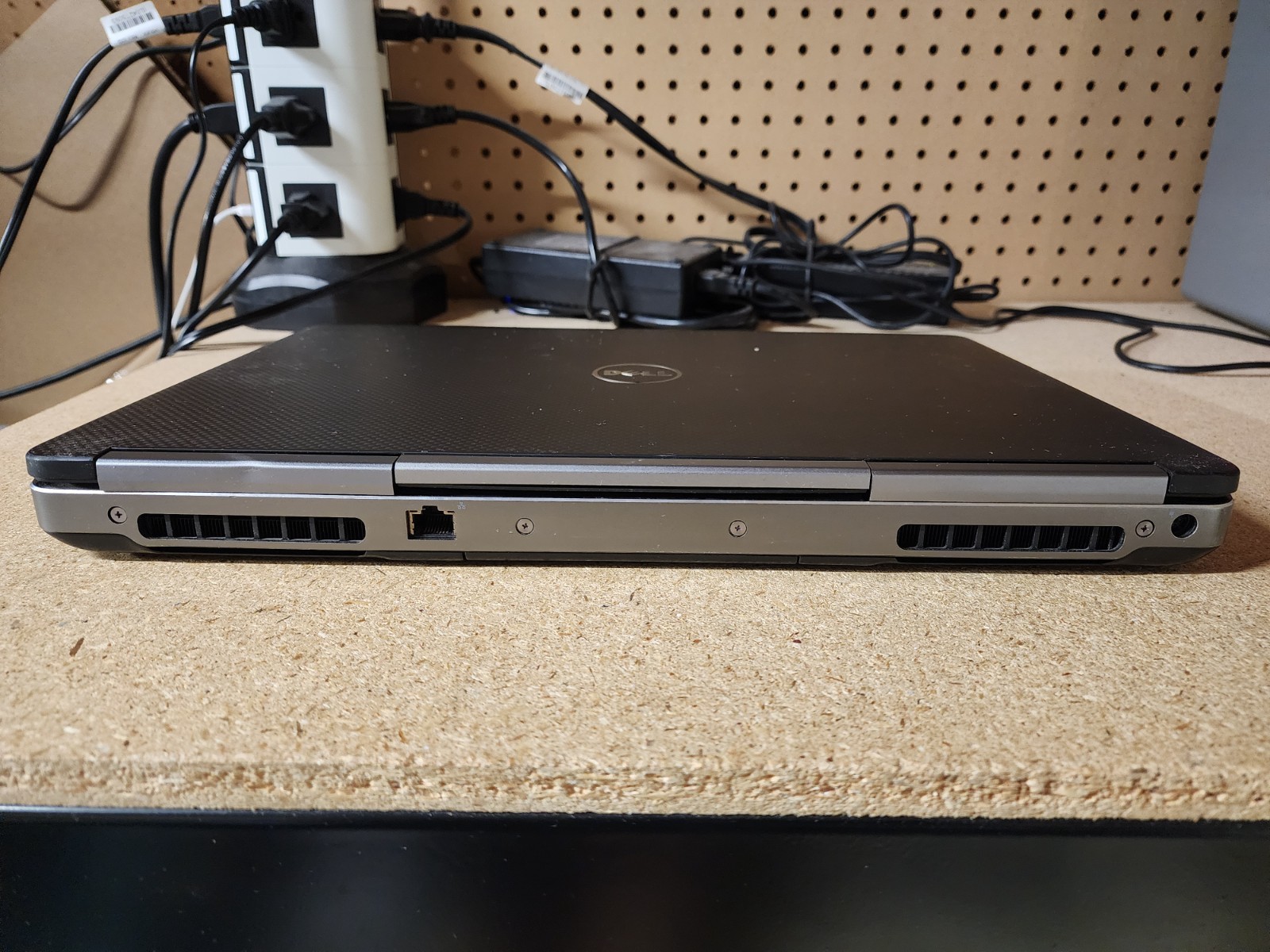Dell Precision 7510 15.6″ i7-6820HQ 2.7GHz 16GB RAM 25GB SSD Win 11 Pro M1000M