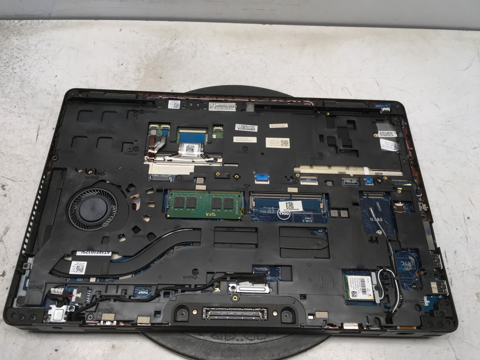 Dell Latitude E5570 Intel i7-6600U 2.6GHz 16 GB NO HDD