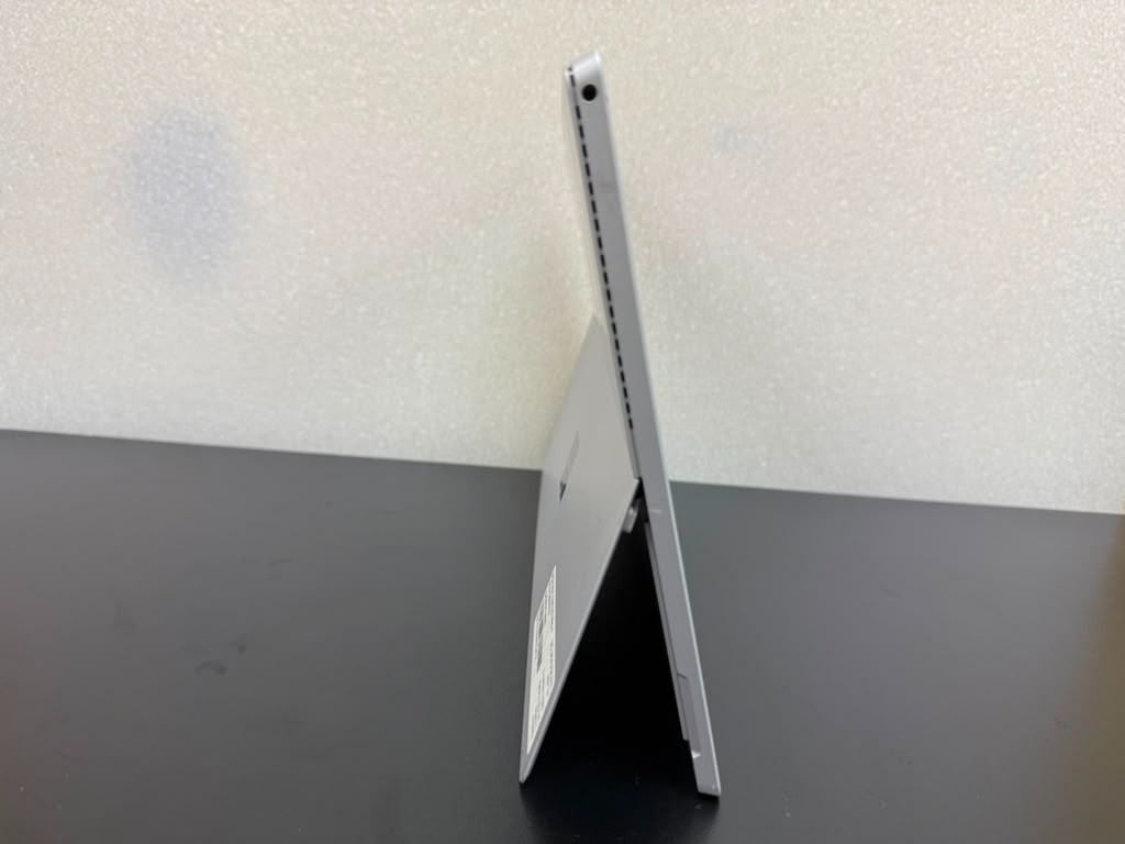 Microsoft Surface Pro 4 12.3″ i5-6300U 8GB RAM 256GB