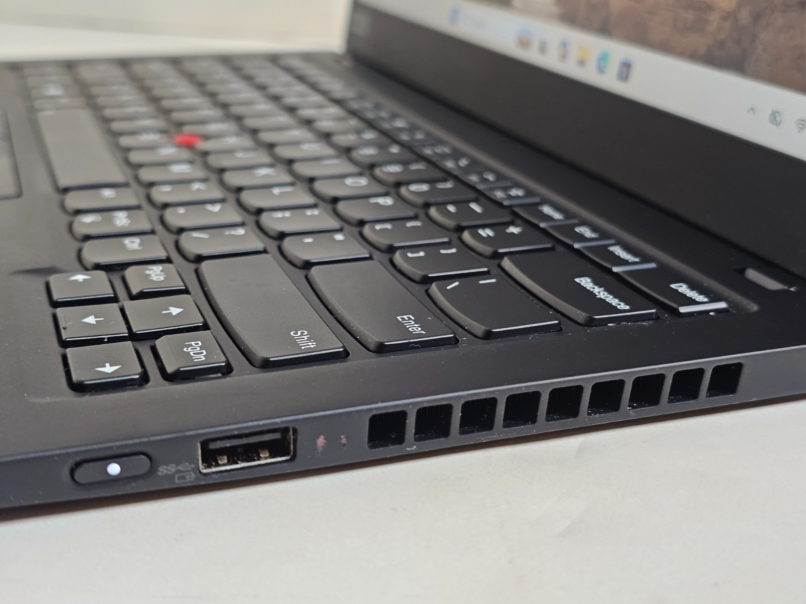 Lenovo X1 Carbon Gen 8 Laptop – 1.8 GHz i7-10610U 16GB 512GB 14″ Touchscreen SP1