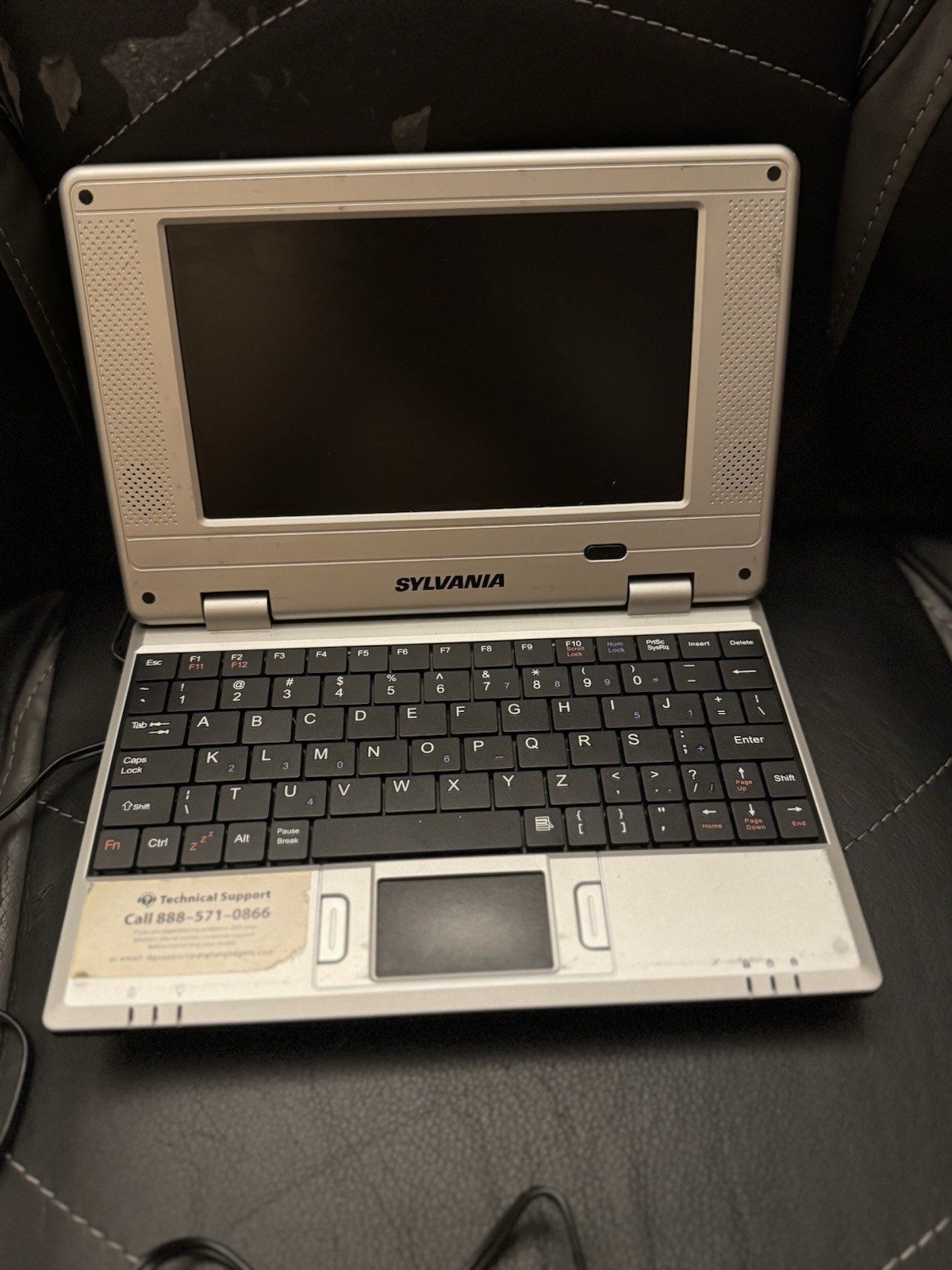 SYLVANIA SYNET07526 7in Netbook Silver/Black 512MB 2GB HDD w/ Charger