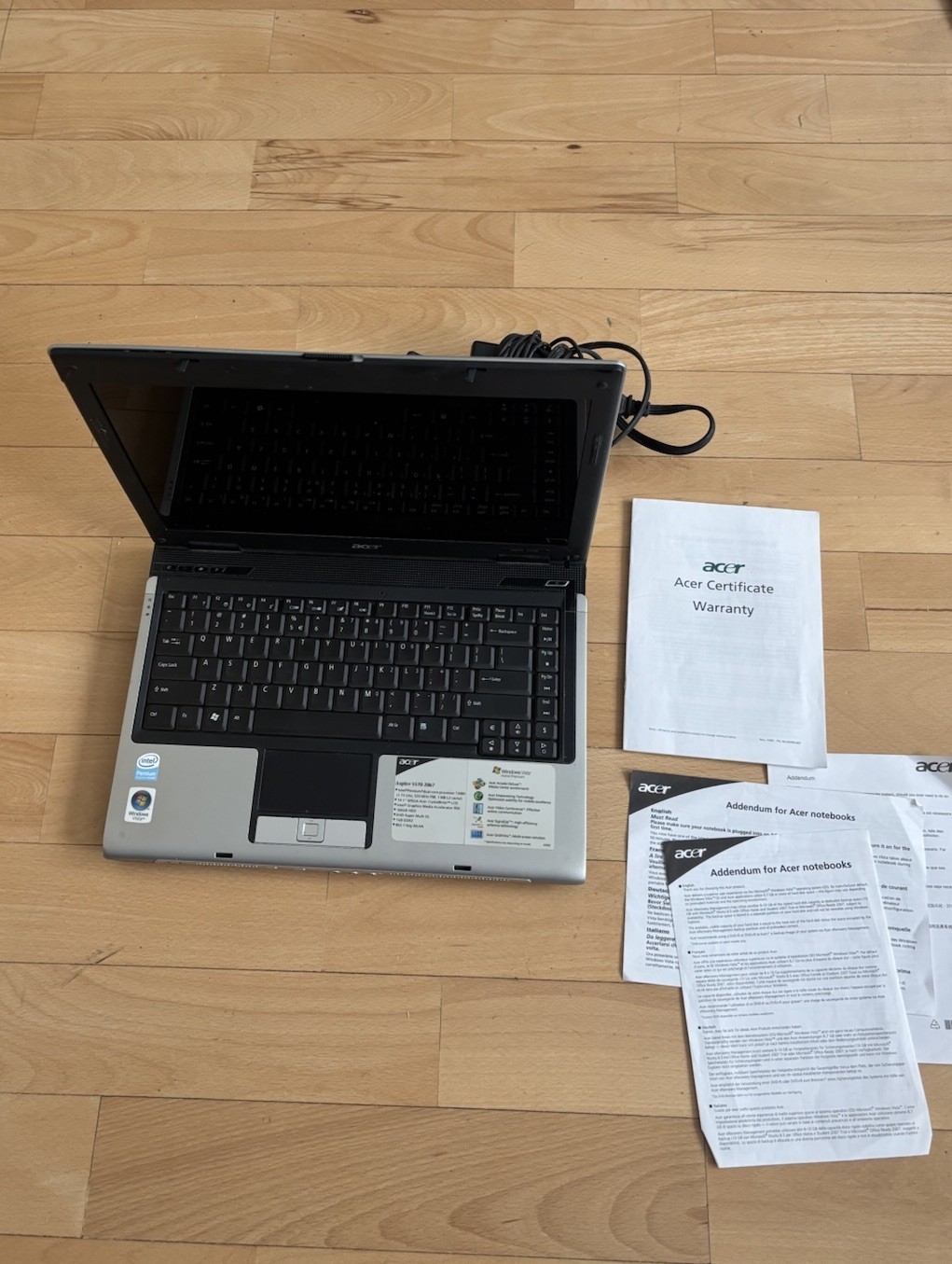 Vintage Acer laptop from the Aspire 5570-2067 14.1”. Barely Used.