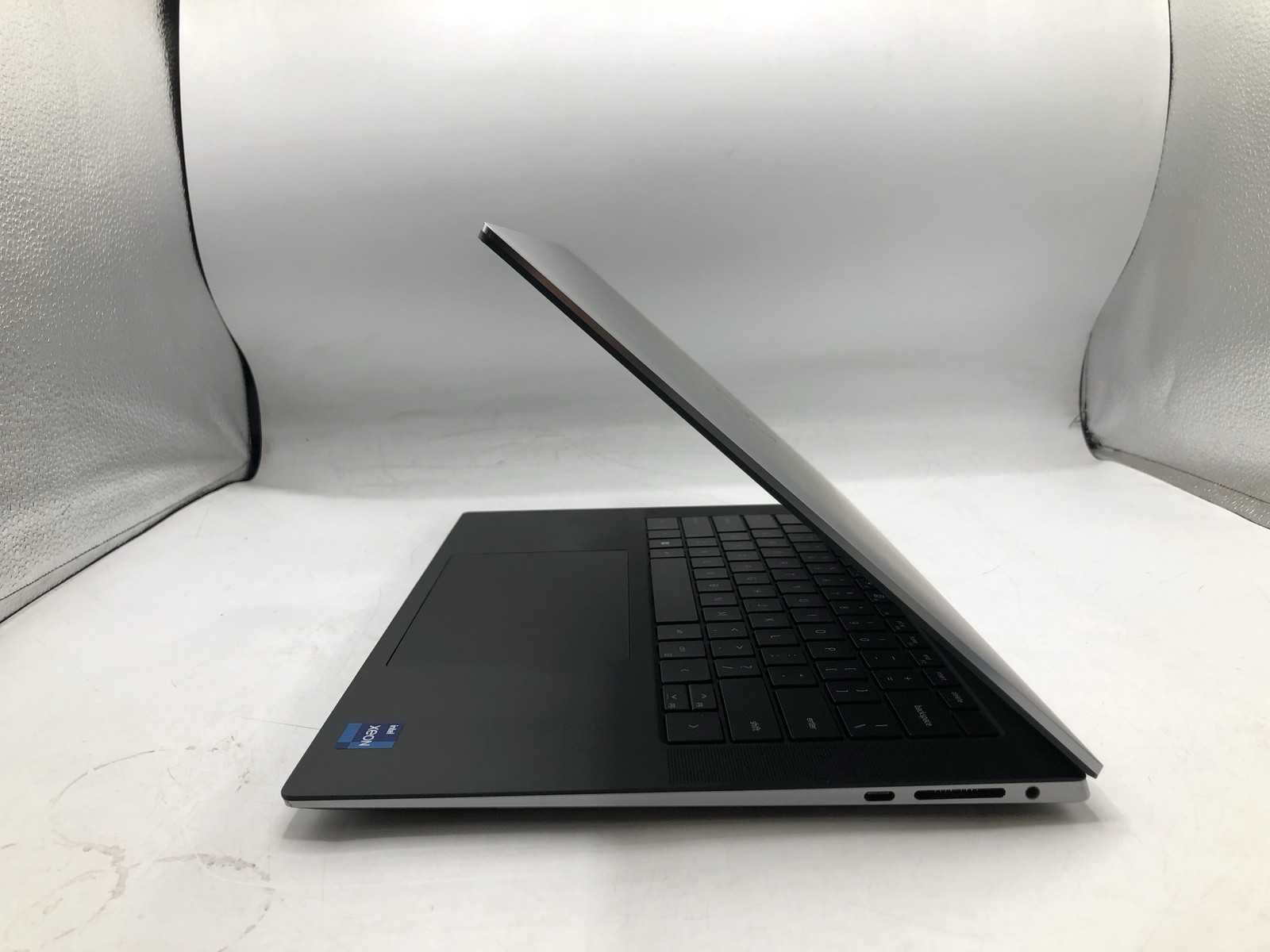 DELL PRECISION 5560 15.6″ i7 2.60GHz 32GB RAM 1TB SSD Grade D