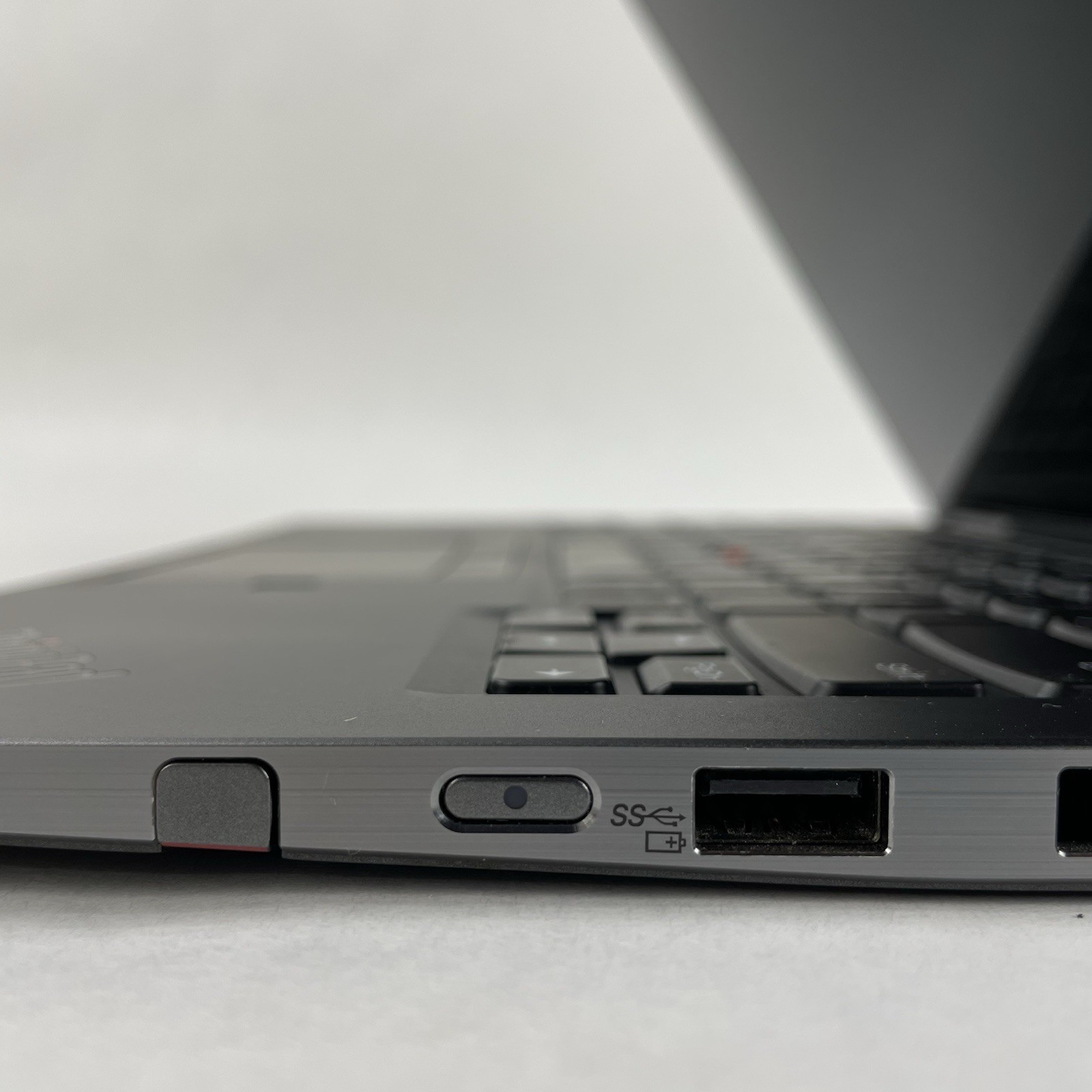 Lenovo ThinkPad X1 Yoga 4Gen 14″ i5-8265U 1.60 GHz 16 GB RAM No SSD/OS/AC