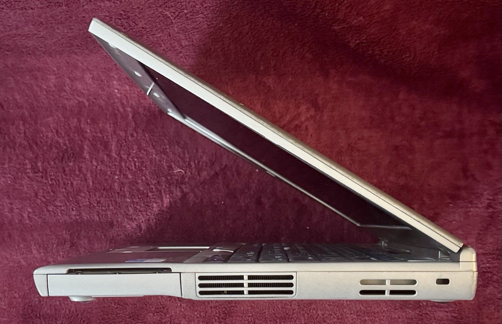 COMPLETE Dell Latitude D400 Ultra-Portable 1.70GHz/1GB/30GB/SERIAL D-SUB/XP PRO