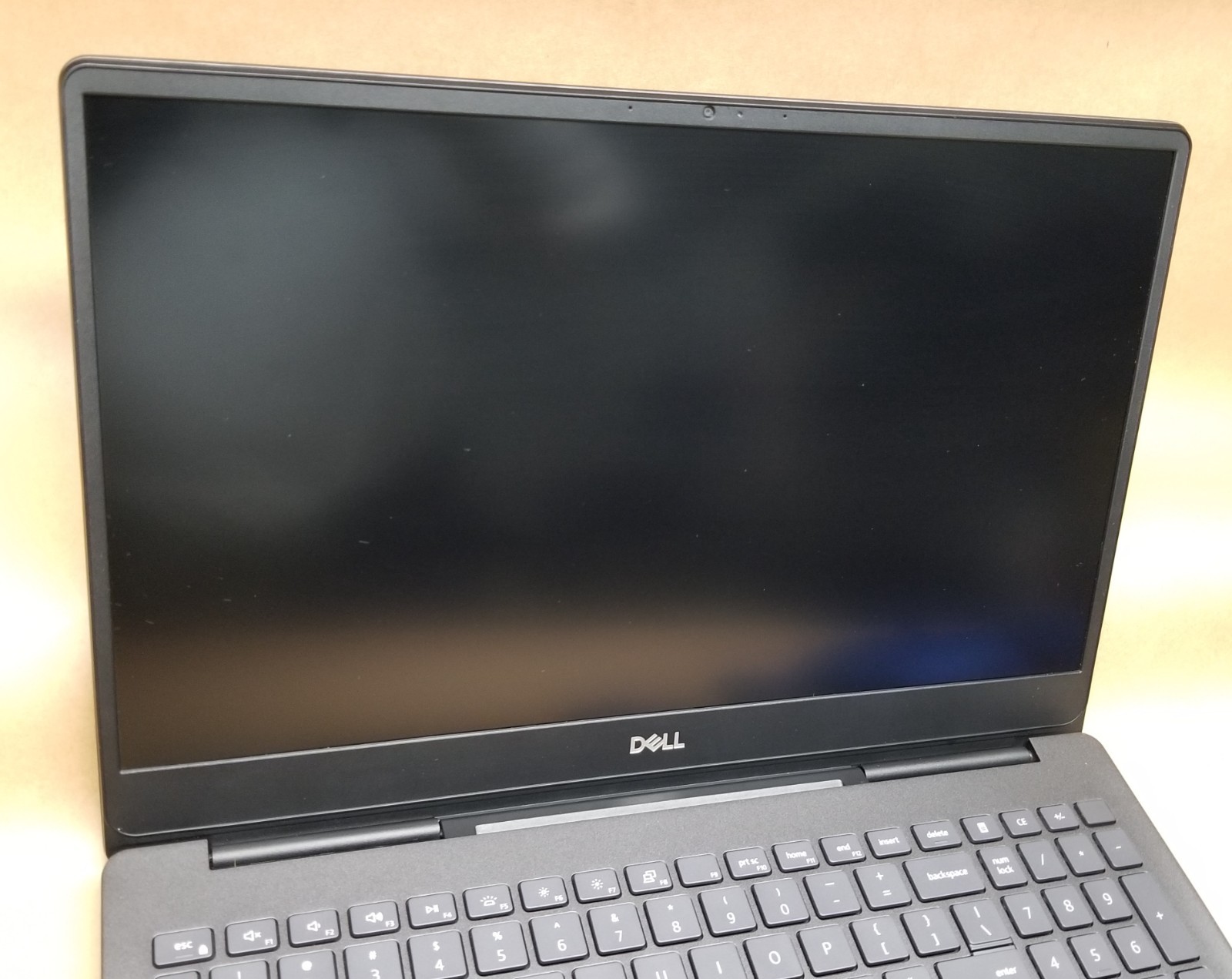 Dell Inspiron 7590 15.6 FHD i7-9750H 2.60GHz 16GB RAM 256GB SSD, GTX 1050 WIN 11