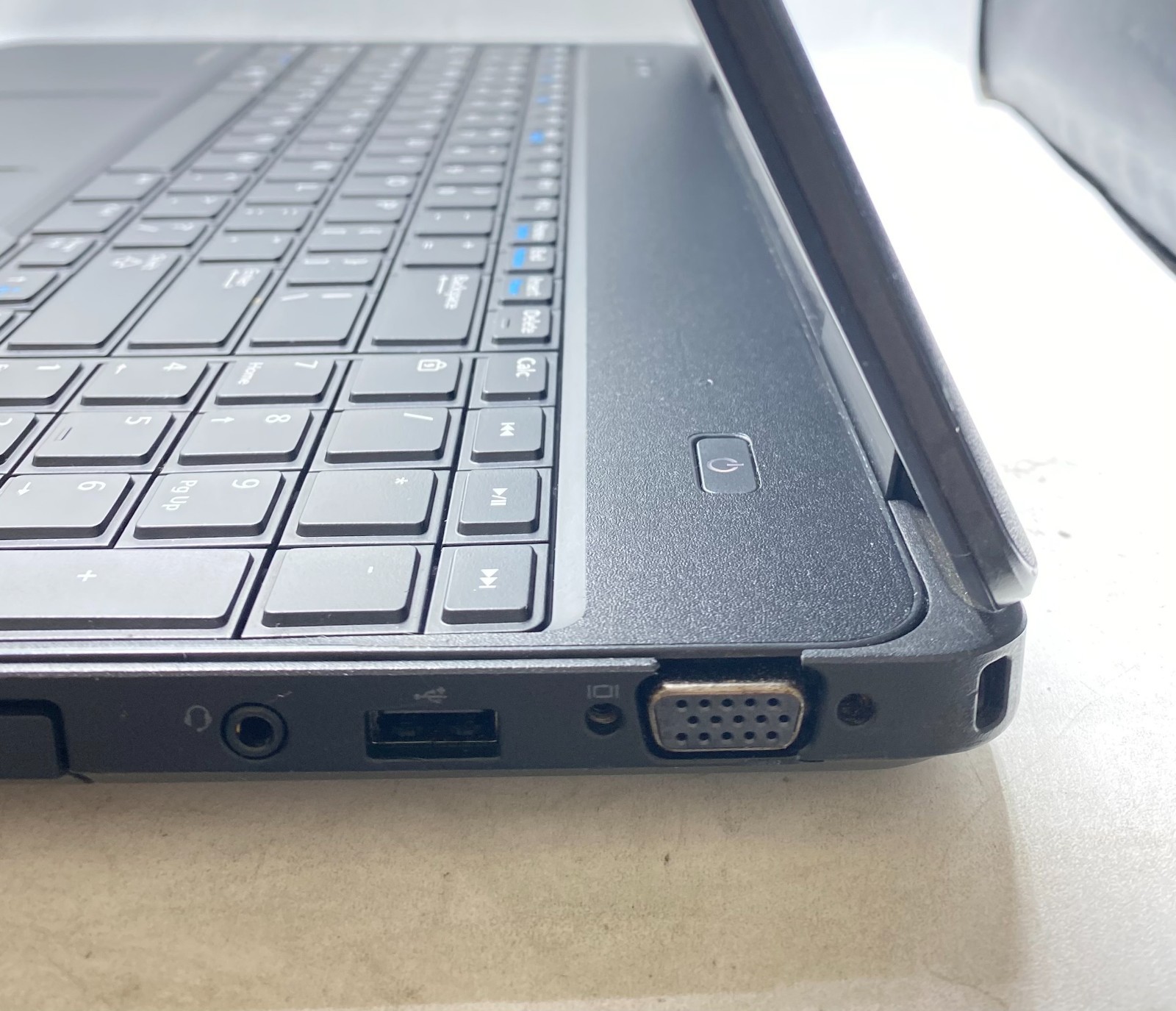 Dell Latitude E5540 15.6″ Laptop Intel Core i5-4310U 2.0GHz 8GB RAM 256GB SSD