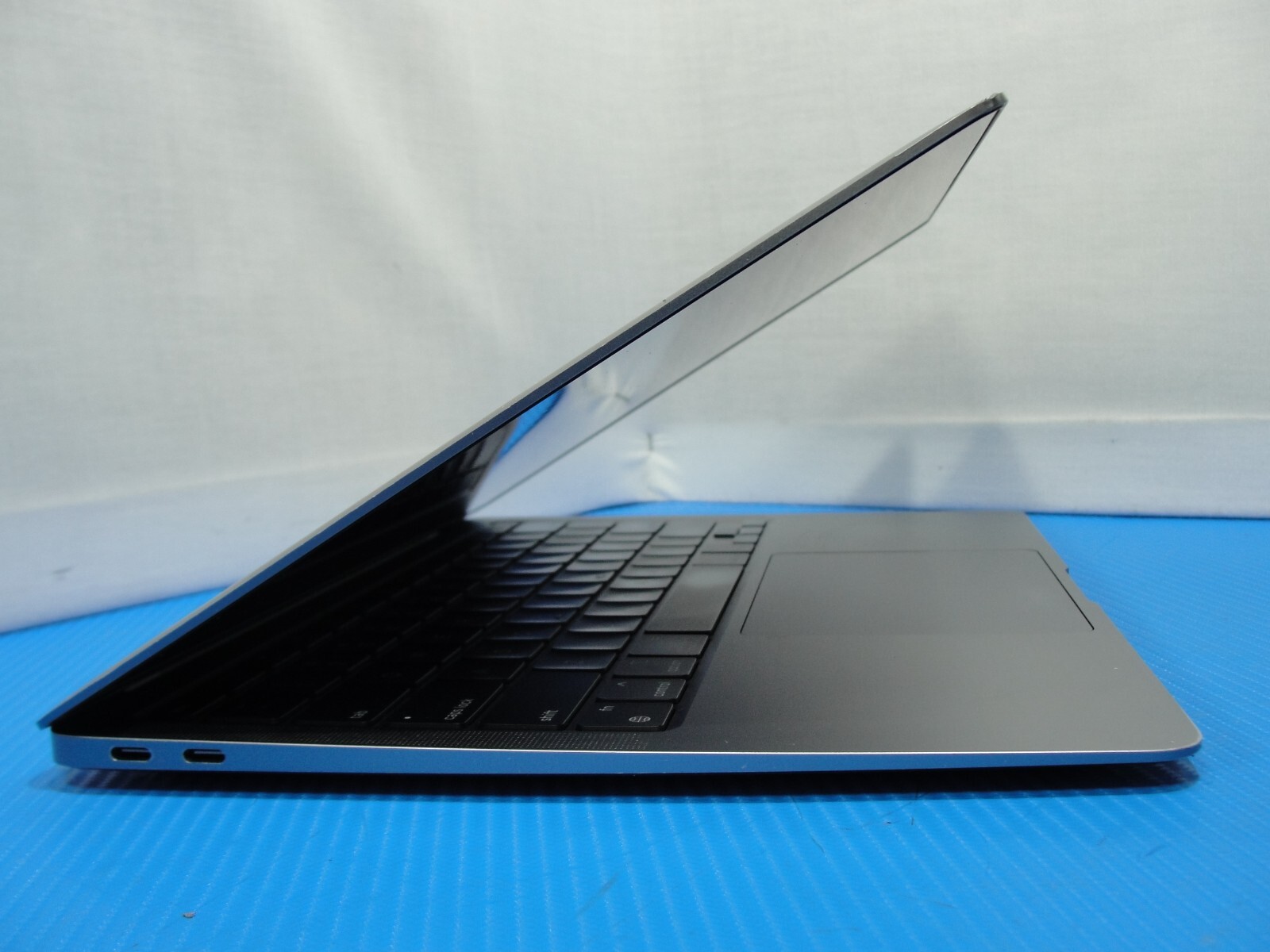 161 cycle Apple MacBook Air 13″ M1 2020 8CPU/7GPU 8GB 256GB SSD A2337/MGN63LL/A