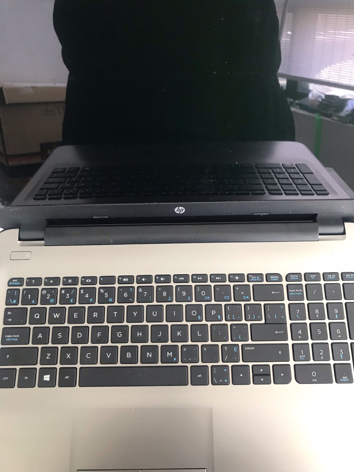 HP Notebook 15.6″ AMD A10-9600P RADEON R5 / 2.4GHZ / 8 GB / NO HDD / READ