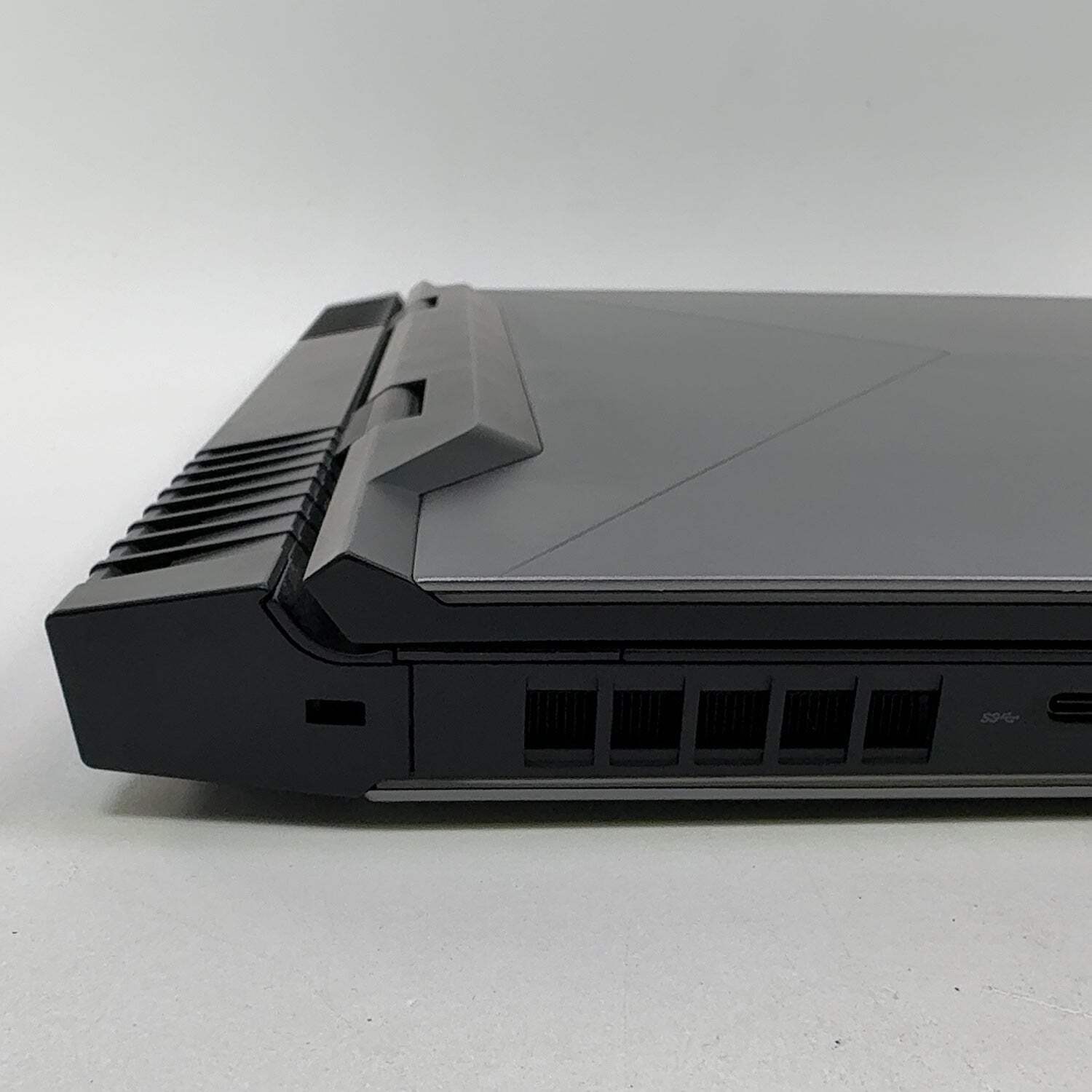 Alienware 17 R4 17.3″ i7-7820HK 2.9GHz 32GB RAM 256GB SSD 1TB HDD