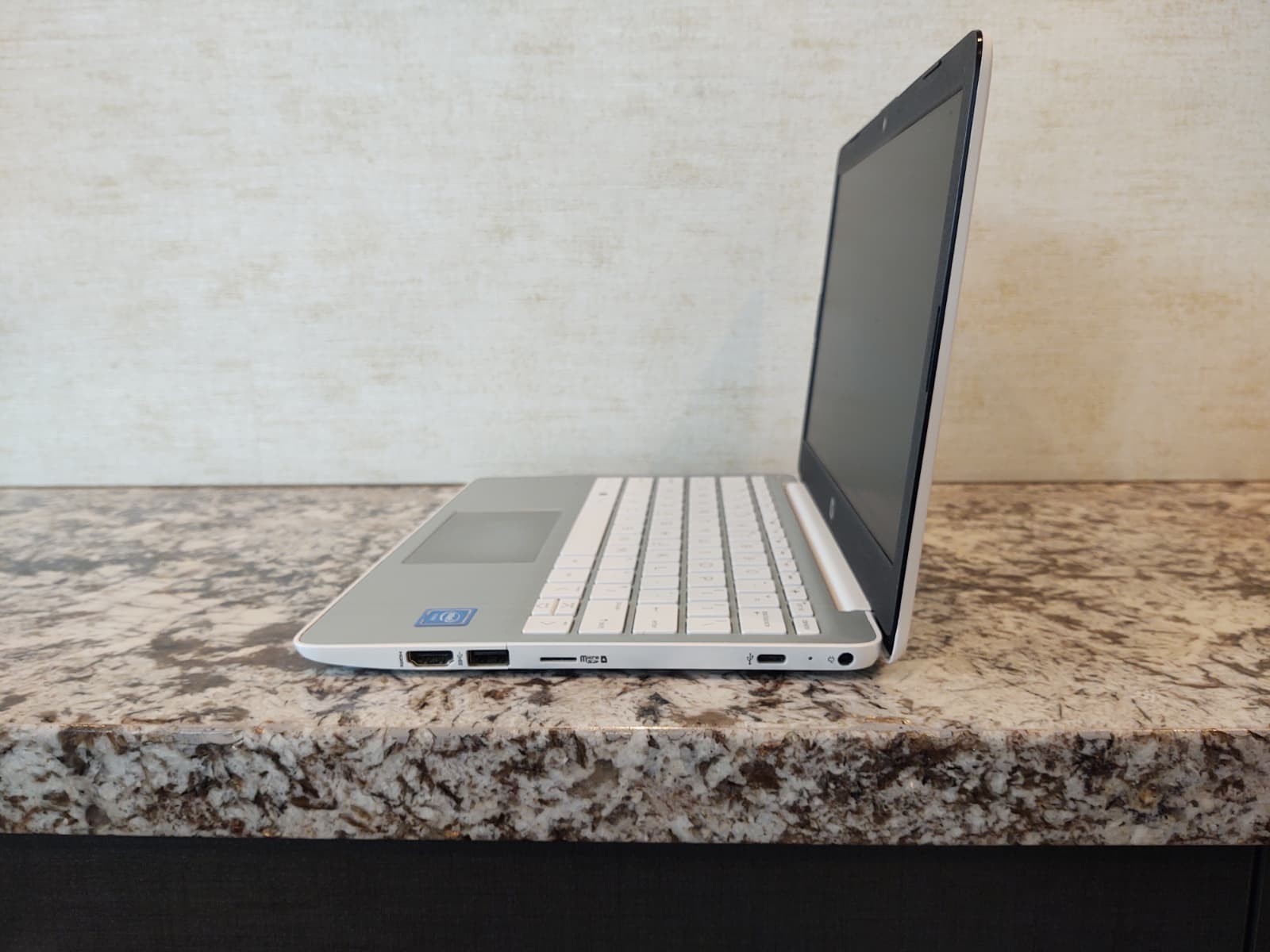 HP Stream Laptop Model 11-AK0012DX Made For School And Work