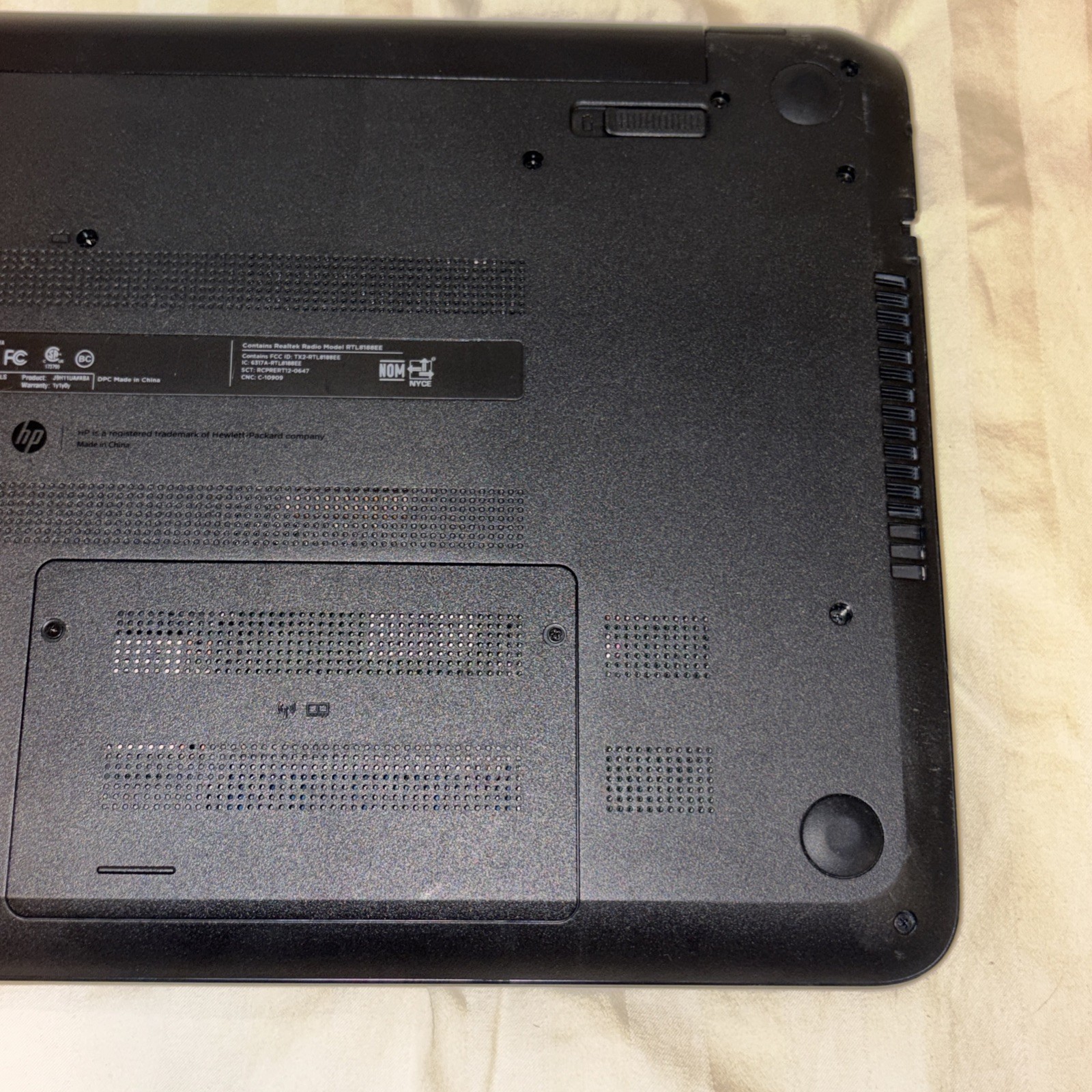 HP 15-f111dx 15.6″ Touchscreen Laptop AMD A8-6410 8GB 680GB Win-10 DVD-RW WebCam