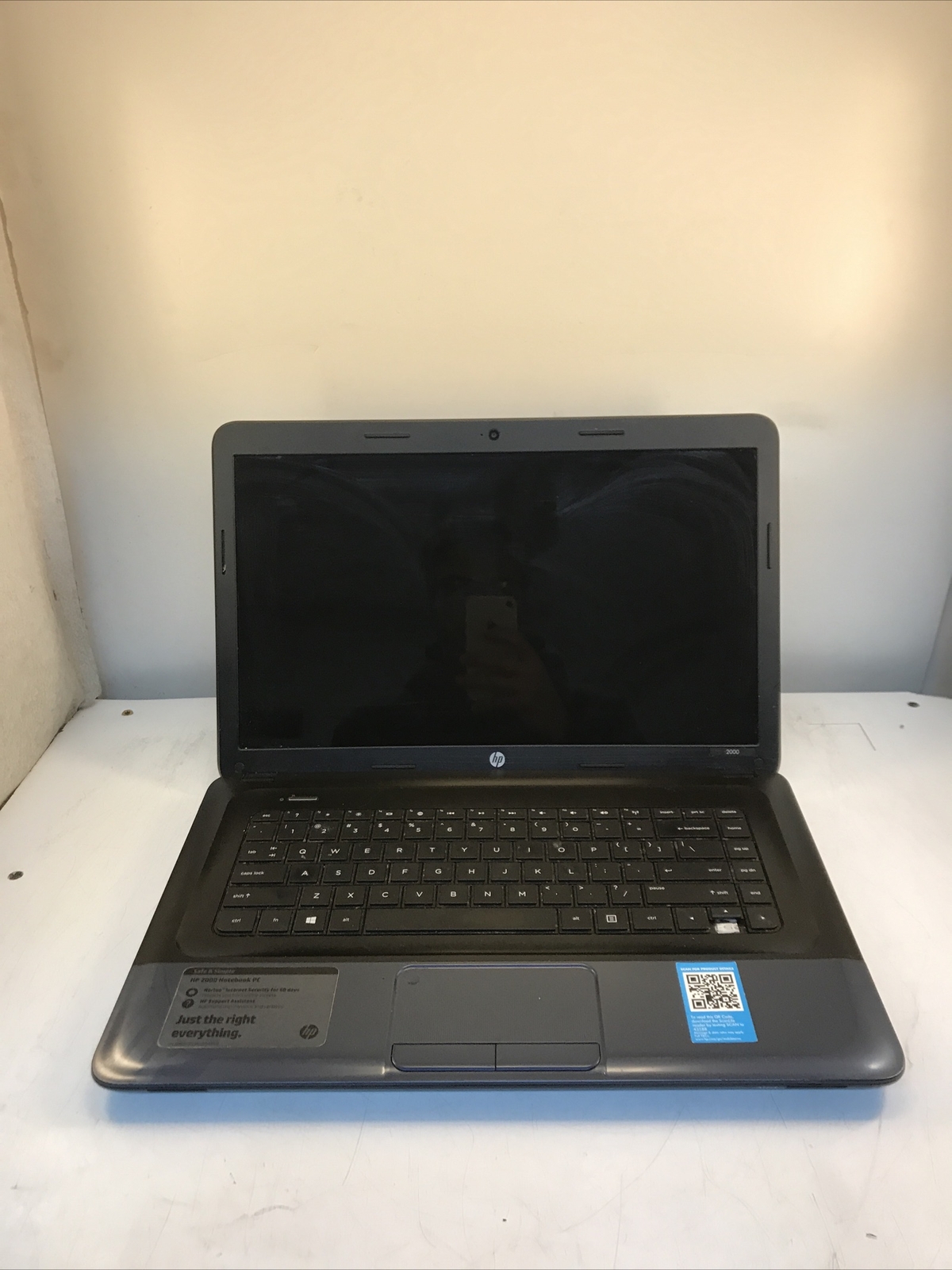 HP 2000 Notebook AMD E-300 APU Radeon HD 1.30GHz 4GB Ram No HDD Boot to BIOS