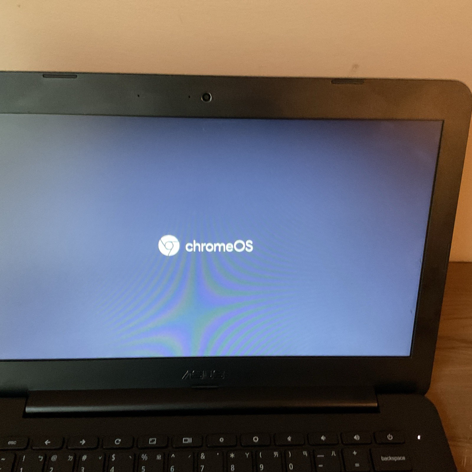 ASUS Chromebook C300-4GB RAM w/HDD 1.6ghz W/Charger & Dongle-Bilingual Keyboard