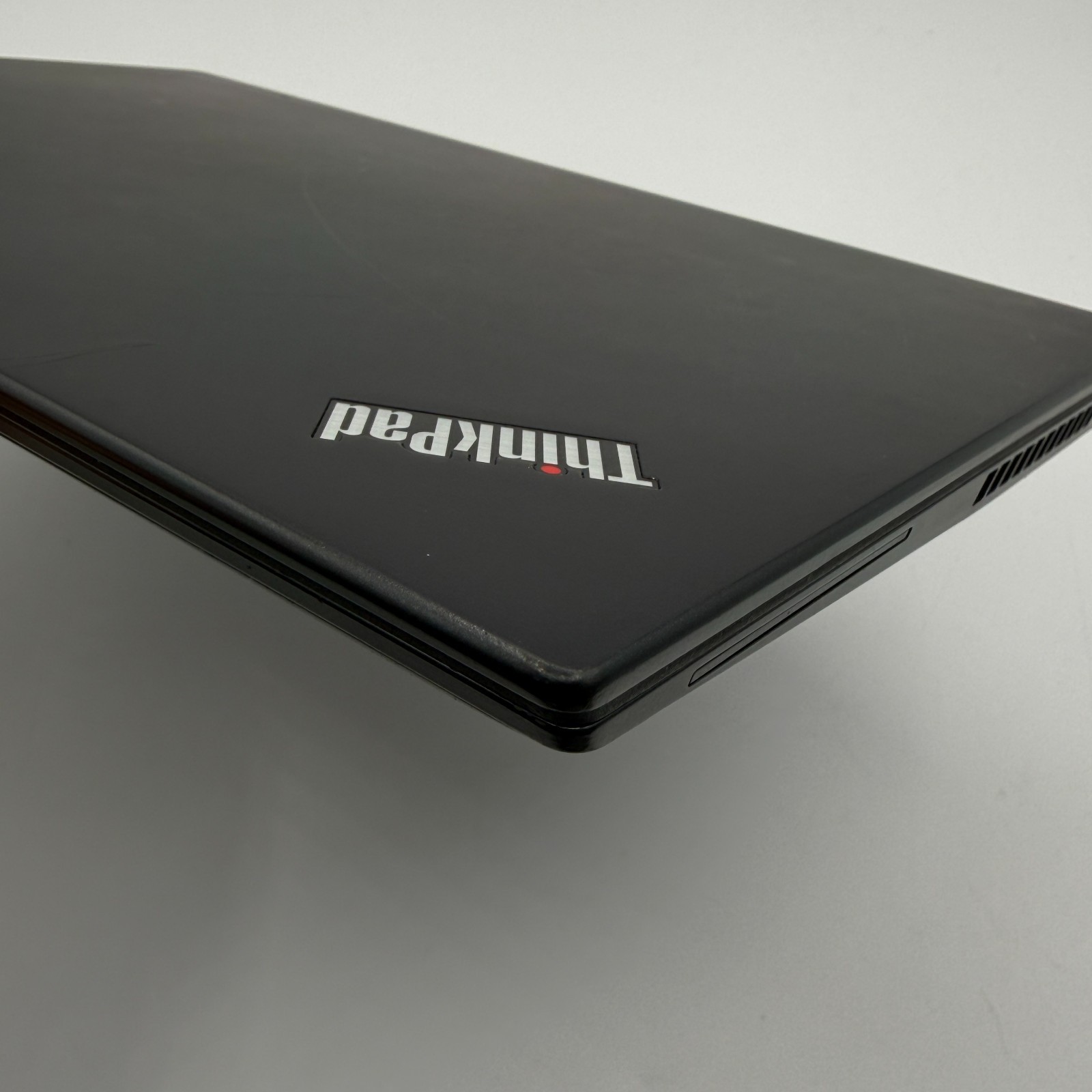 Lenovo ThinkPad T490s 14″ i7-8565U 16GB RAM 256GB SSD Win11 Pro See Pictures