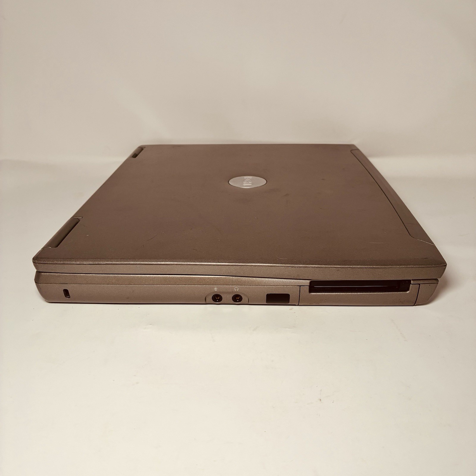 Vintage 14” Dell D610 Win2000 Pro 1GB 40GB DVD-RW 1400p Good Batt OEM AC Grade A
