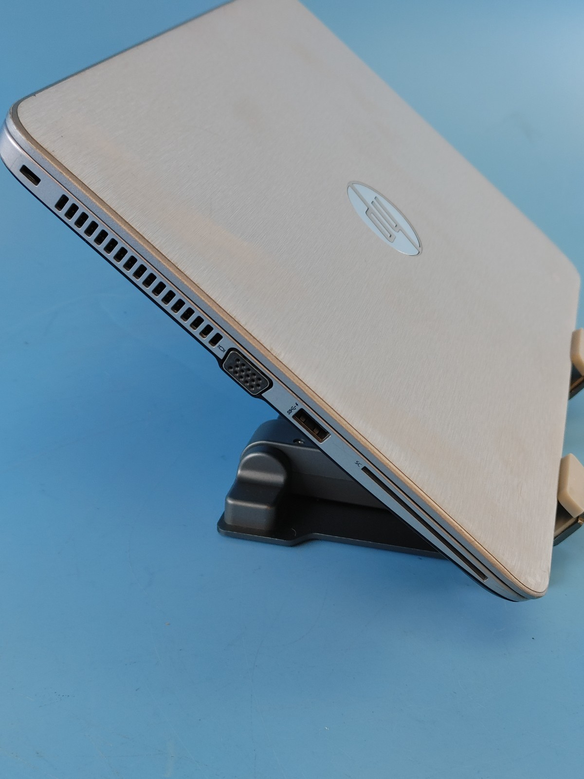 HP EliteBook 840 G4 O16NS55 14 i5-7300U 2.6 8GB 256GB SSD WINDOWS 10 PRO