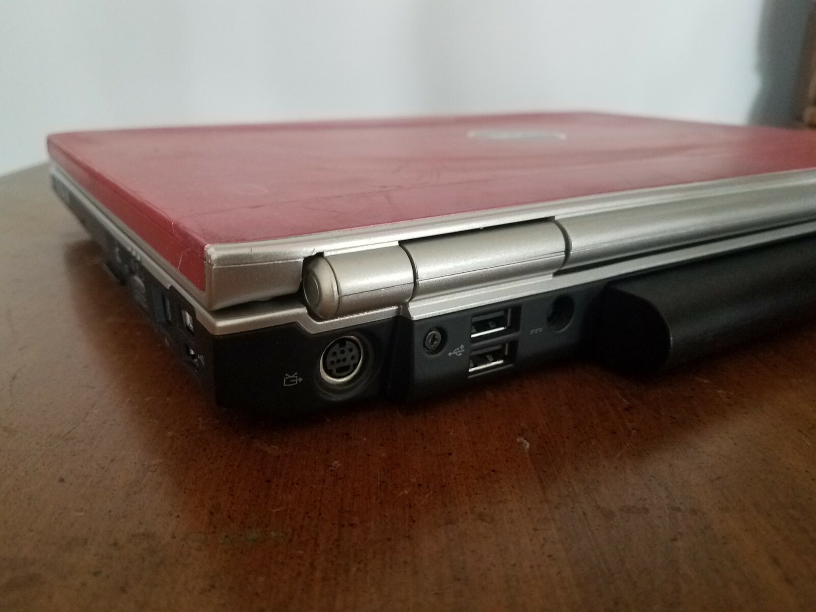 Dell Inspiron 1521 15.6”(AMD Dual-Core @ 1.8GHz ,2GB RAM ,40GB HDD) Win 7