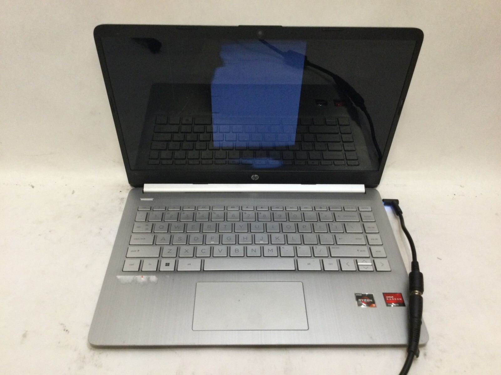 HP 14-fq0110wm 14″ / AMD Ryzen 3 3250U / (CRACKED) MR