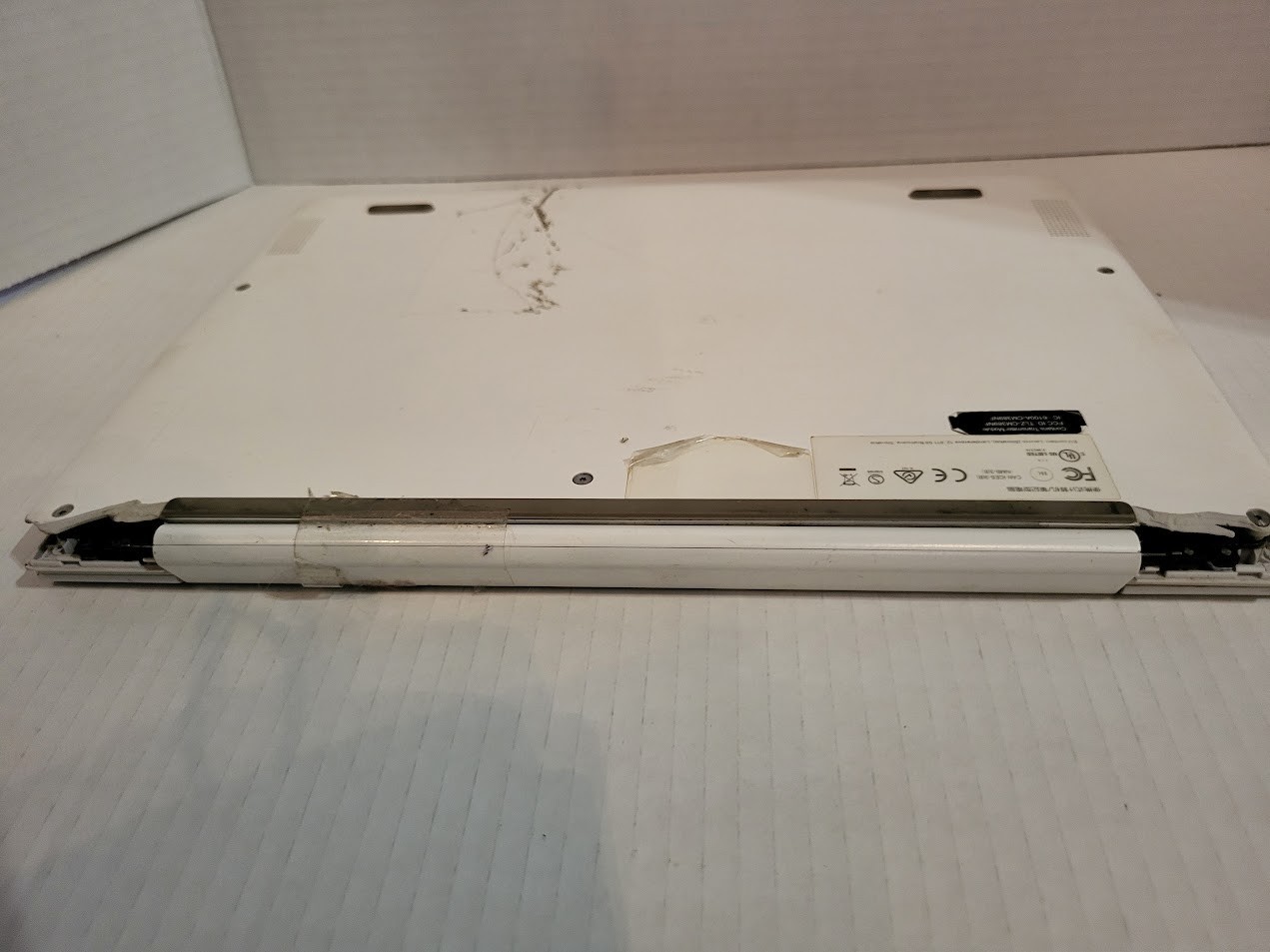 google chrome laptop white for parts only