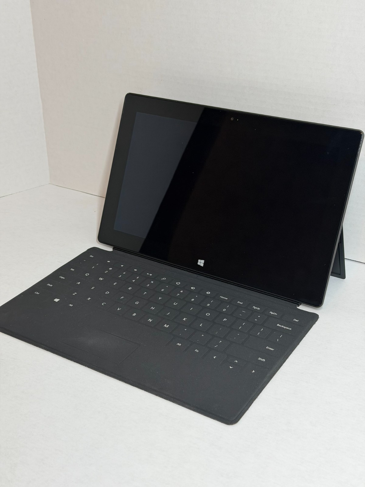 Microsoft Surface 1516 Nvidia TEGRA 3 1.30GHz 2GB Ram 32GB Windows RT NO CHARGER