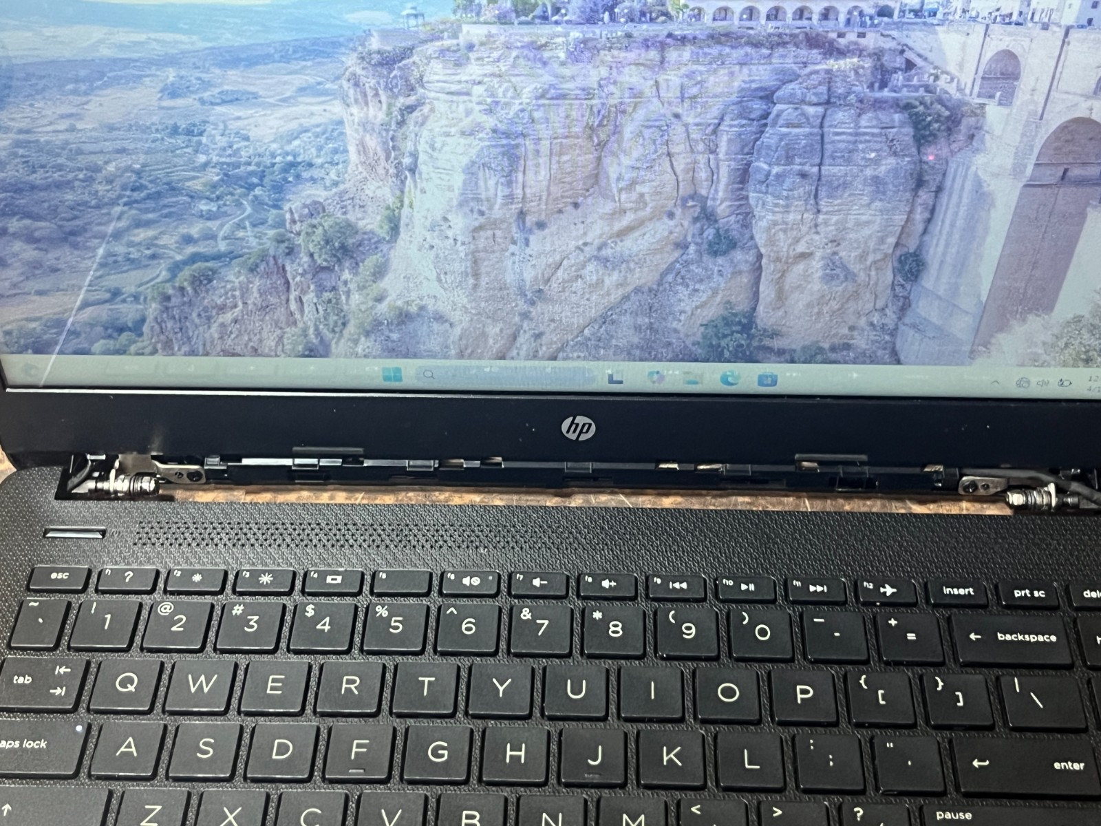HP 14″ Touchscreen Laptop 14-fq1003cl AMD Ryzen 3 Win 11 8GB 256GB SSD