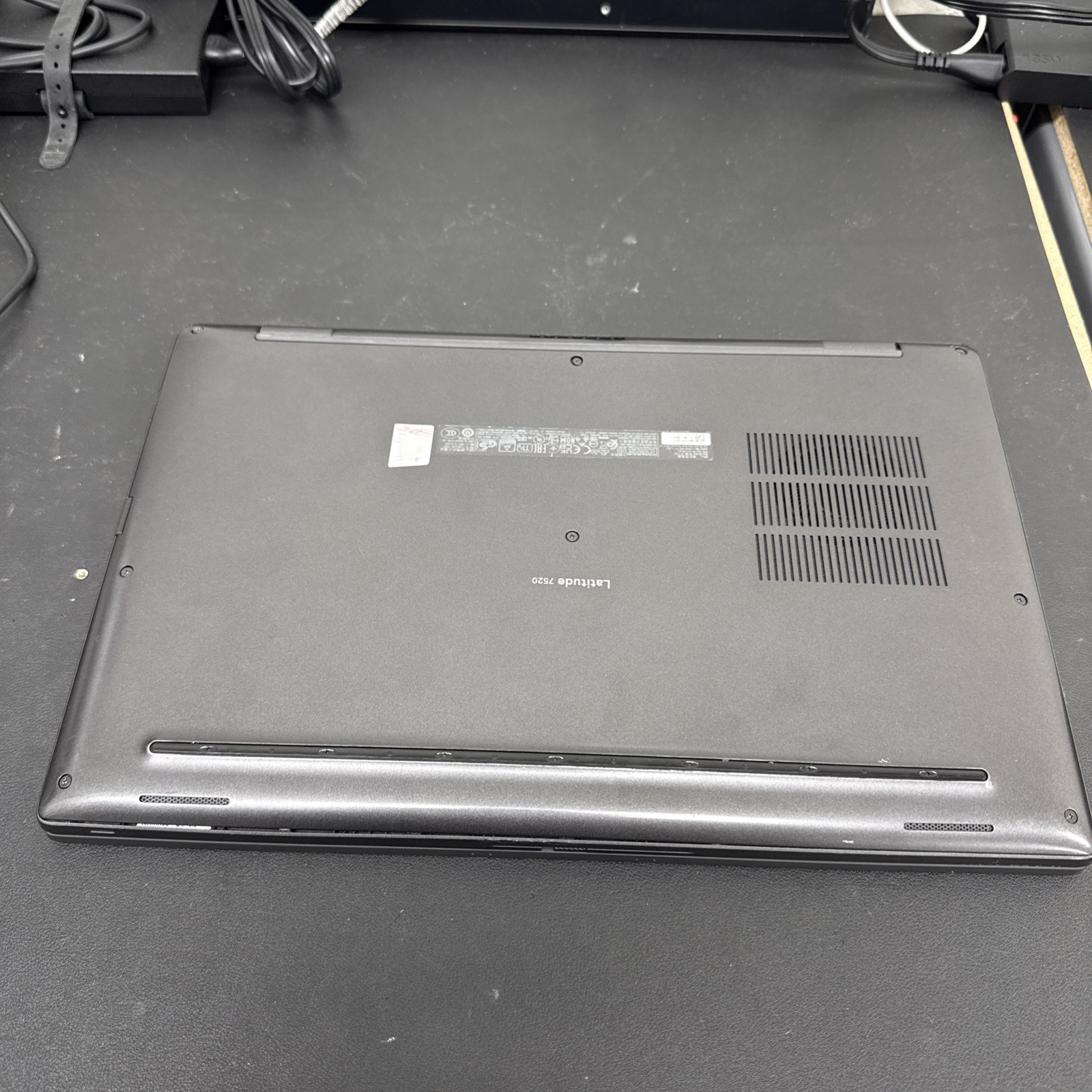 Dell Latitude 7520 – 15.6″ Laptop – i5-1135G7 16GB RAM NO SSD BOOTS TO BIOS