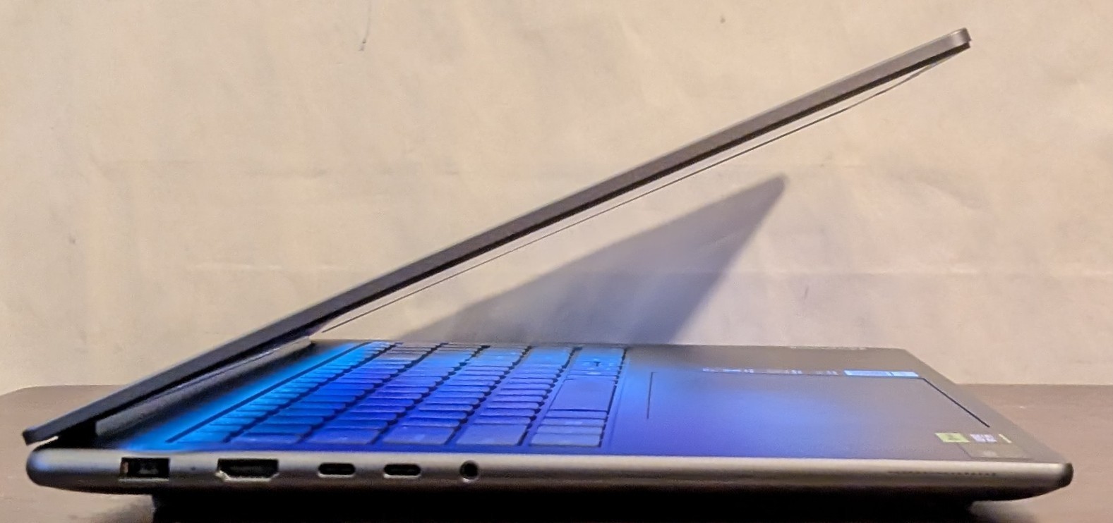 Lenovo Yoga Pro 9i 16″ 3.2K 165Hz (Core Ultra 9 185H, 32GB/1TB SSD, RTX 4050)