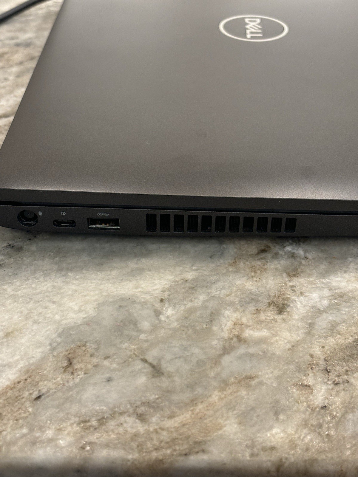 Dell Latitude 5500 | 15.6″ | i5-8265U 1.60GHz | 16GB RAM 240GB SSD | WIN 11 PRO