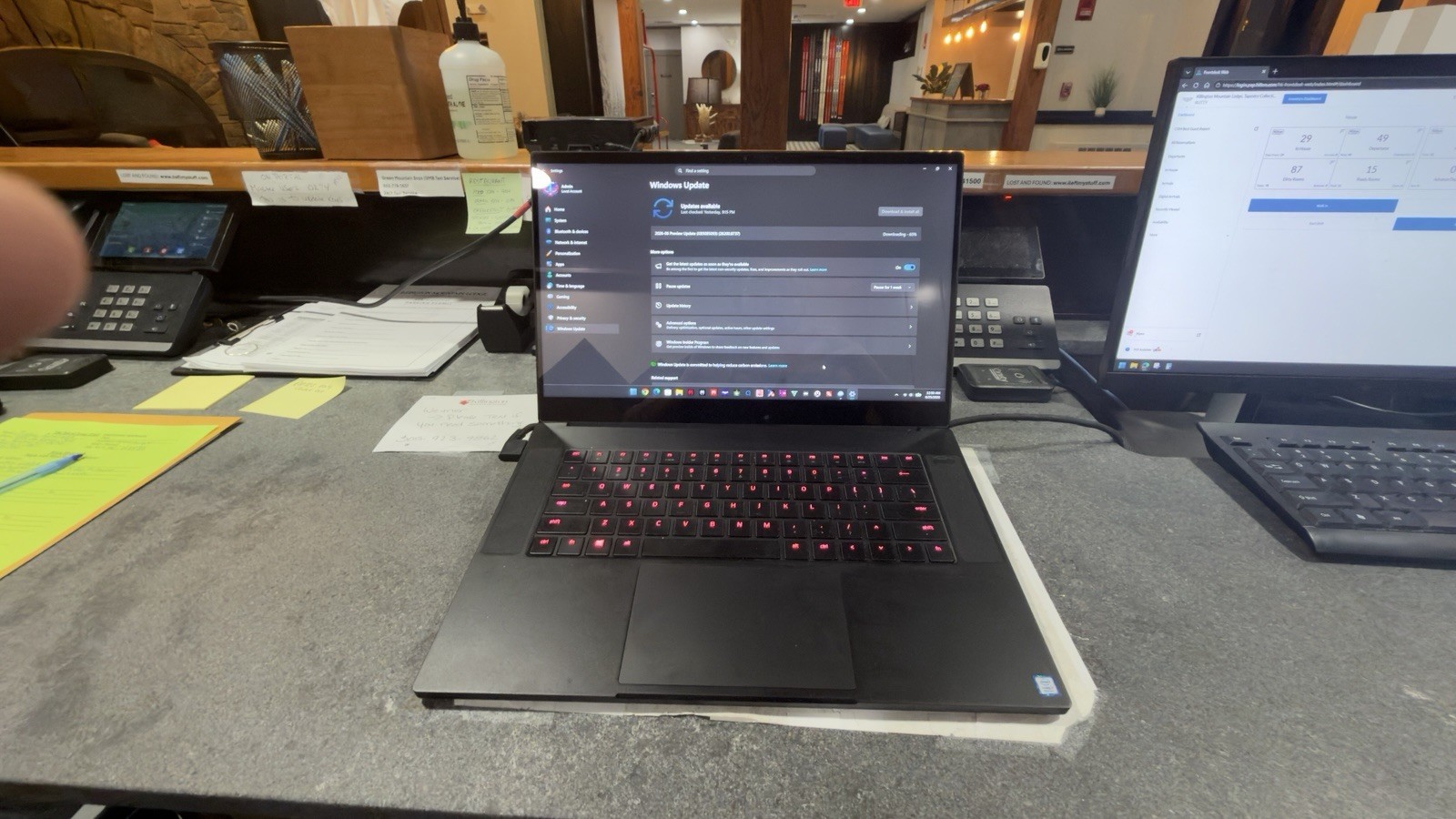 Razer Blade 15 Advanced 318Hz FHD 8 Core i7-10875H 16GB 1TB RTX 2080 SUPER READ
