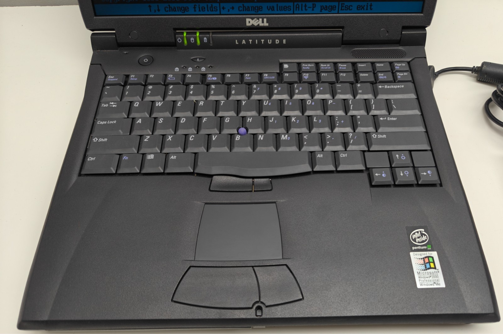 Dell Latitude C800 Intel Pentium III 16MB RAM FOR PARTS OR REPAIR ATI NO HDD CD