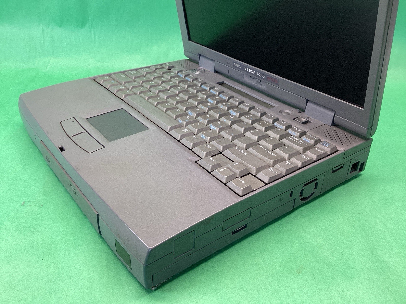 NEC Versa 6230 Vintage Windows 95 Laptop – NO HARD DRIVE – UNTESTED